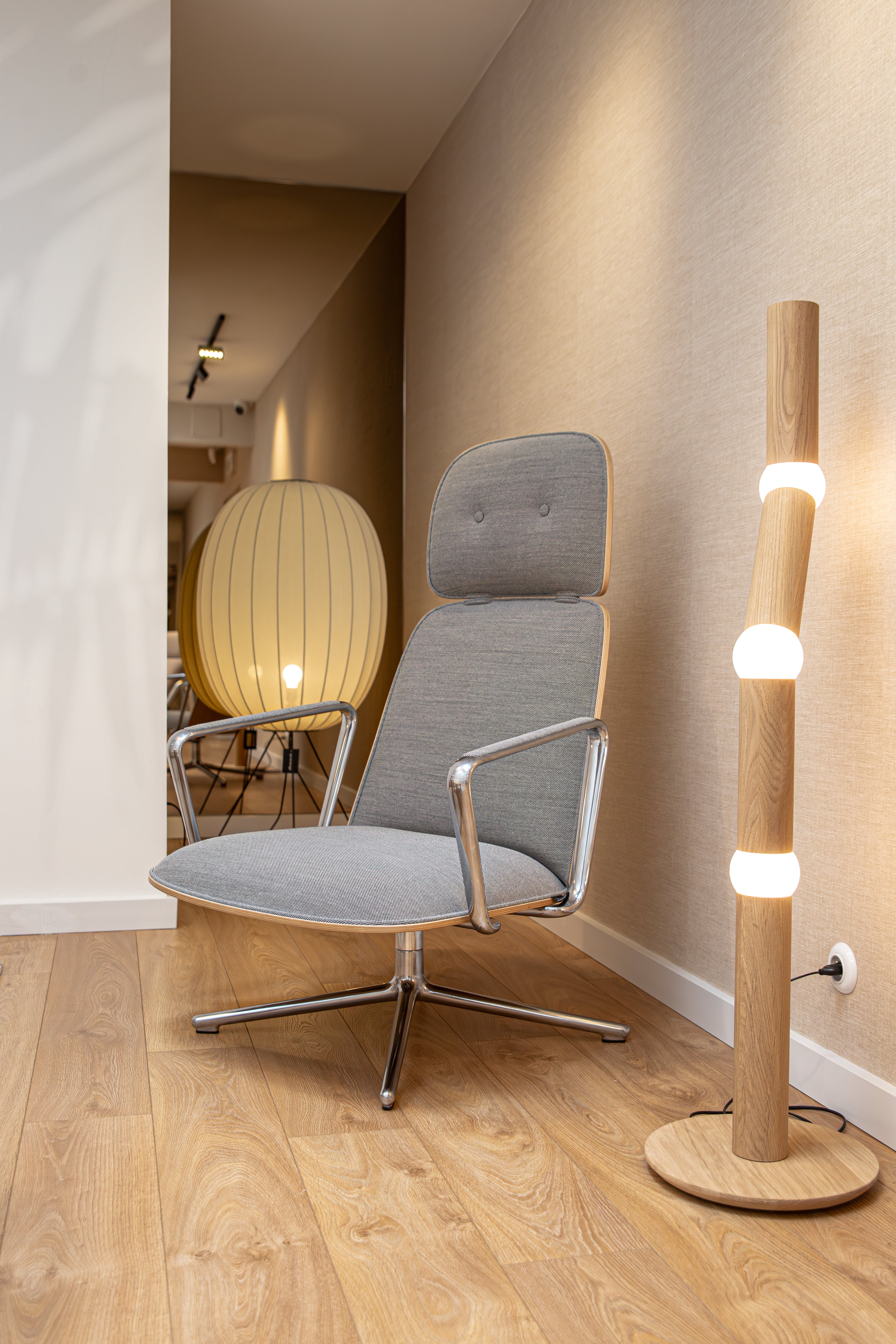 Fotel PAD HIGH SWIVEL mit Aluminiumfuß - Ausstellungsstück