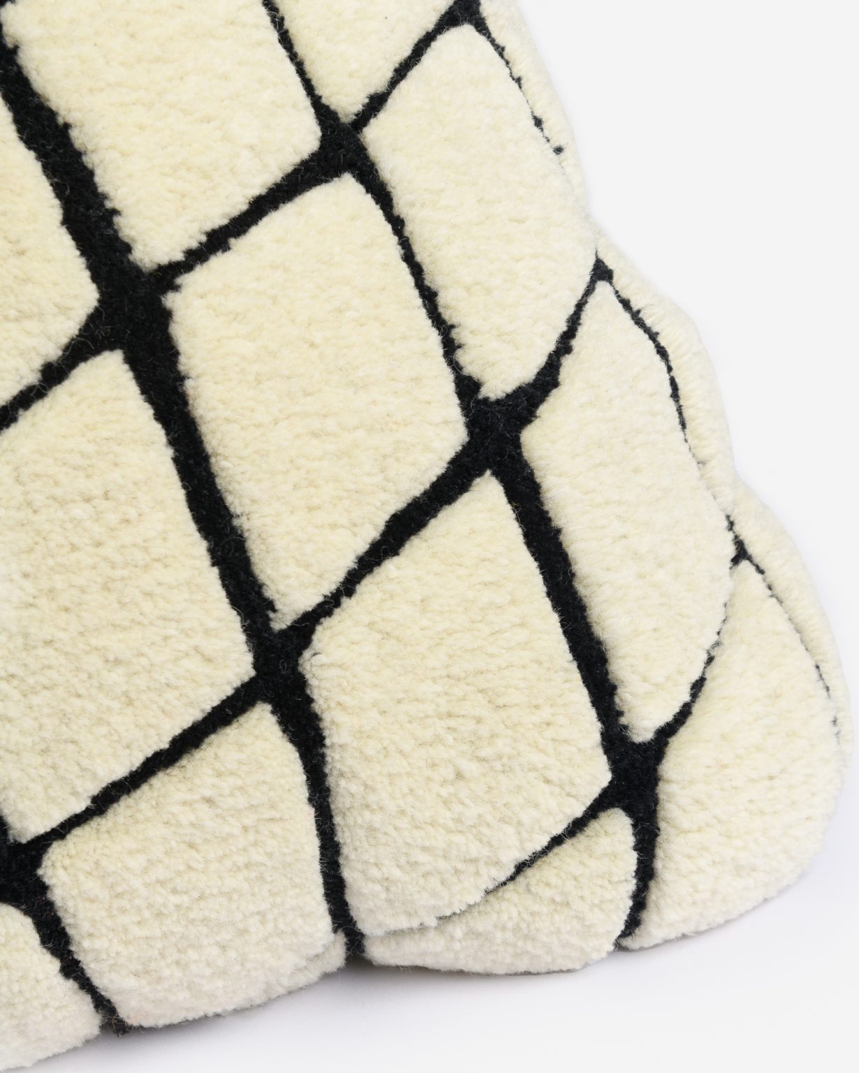 Poduszka dekoracyjna GRID złamana biel