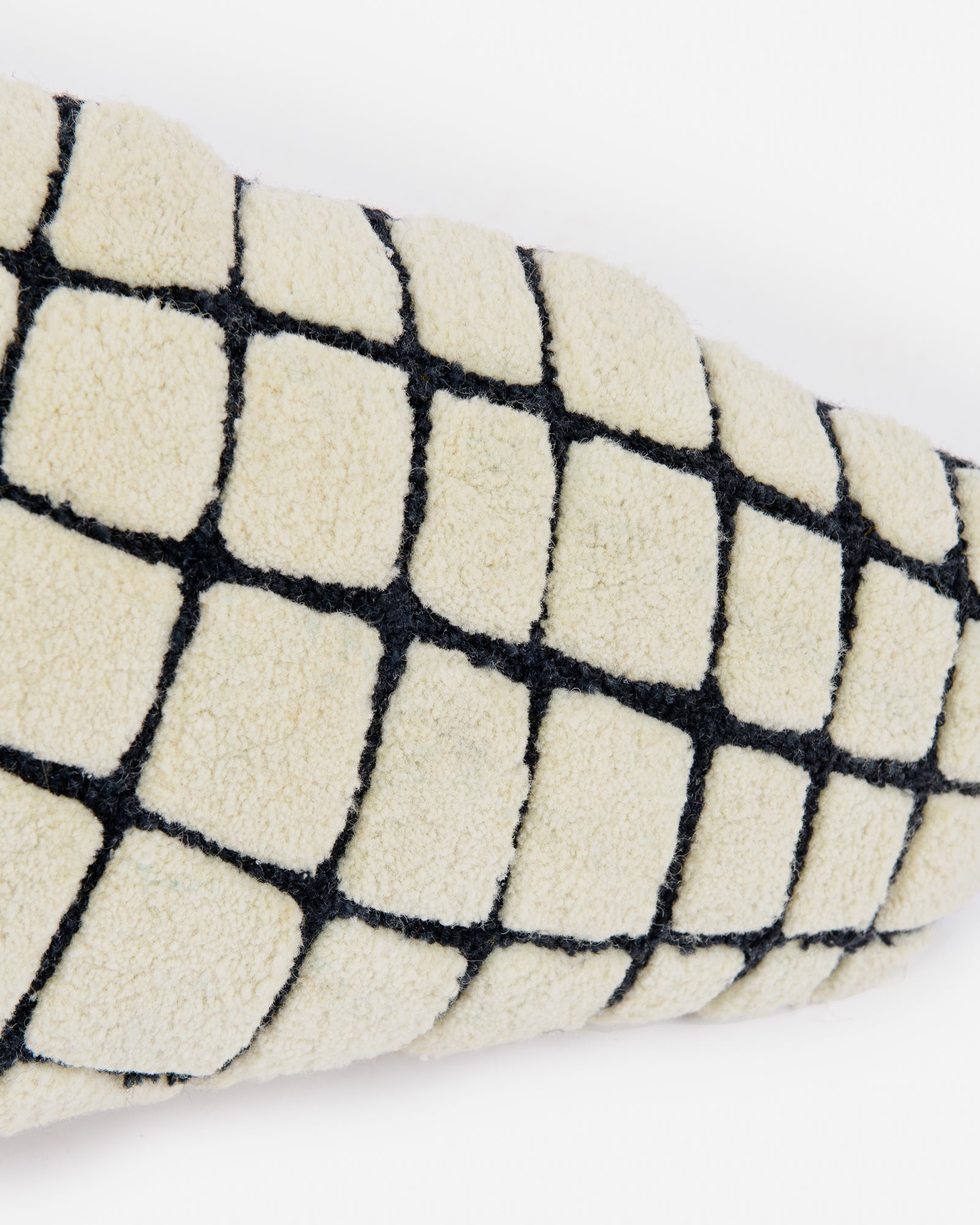 Dekokissen GRID SLIM gebrochenes Weiß mit Schwarz