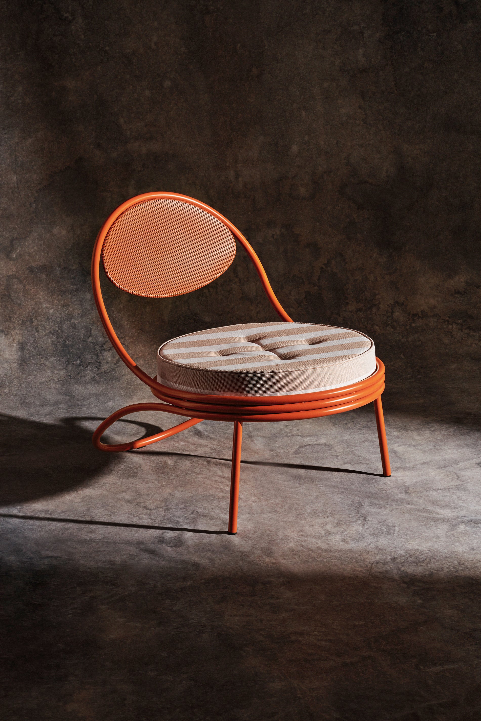 COPACABANA armchair upholstered with an orange base