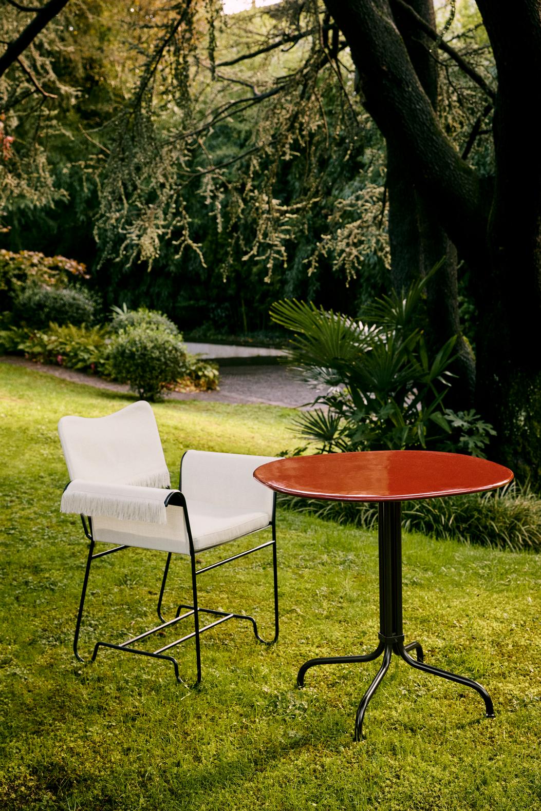 TROPIQUE garden chair beige with a white steel base