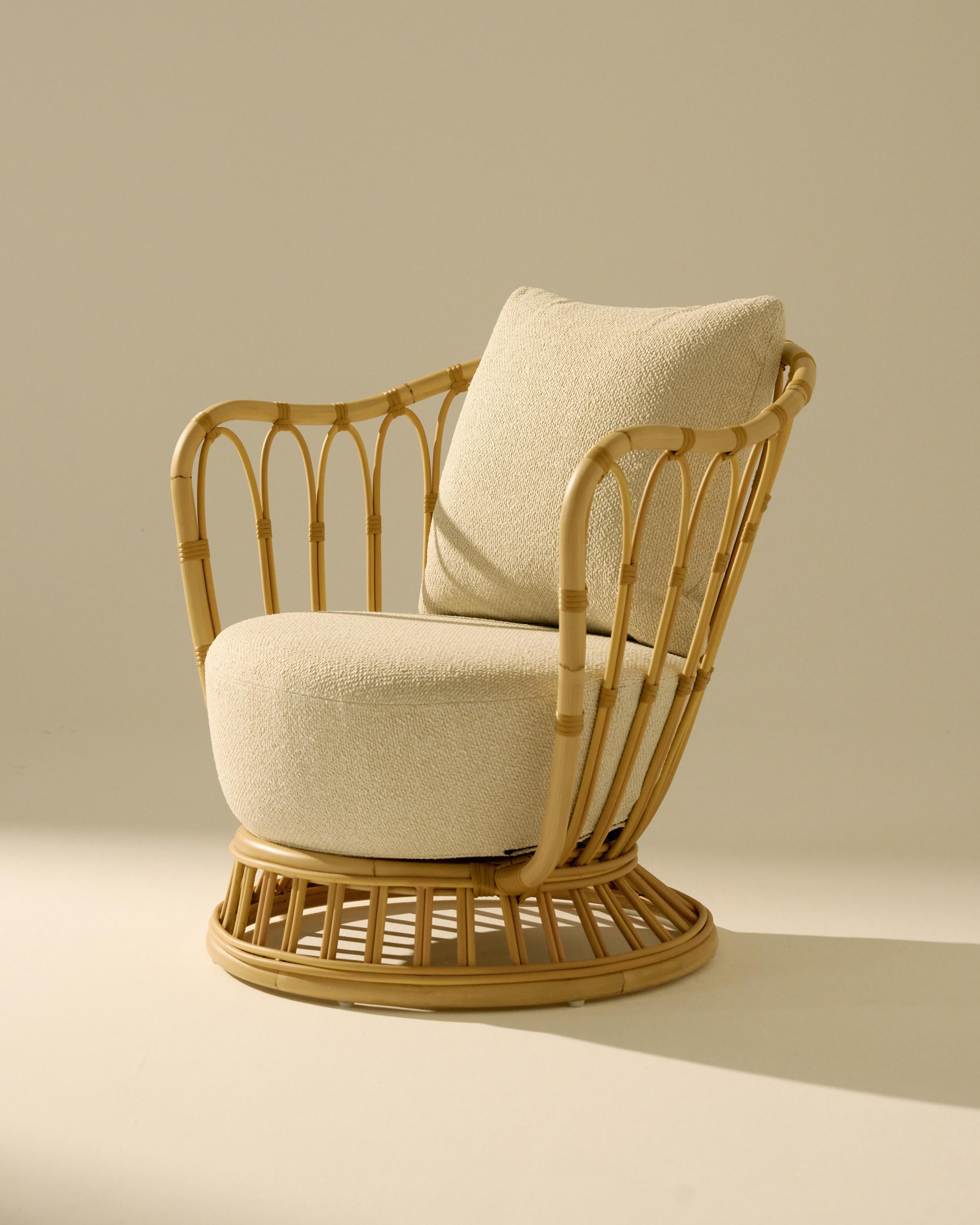 GRACE upholstered garden armchair with a rattan base