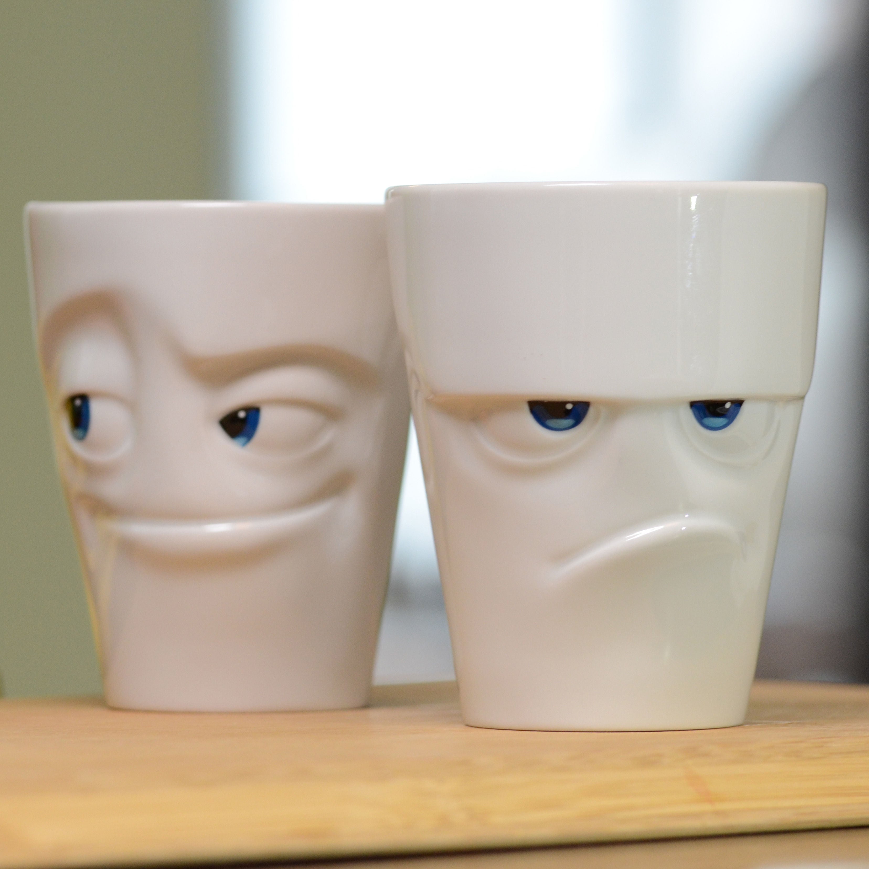 Becher GRUMPY mit blauen Augen