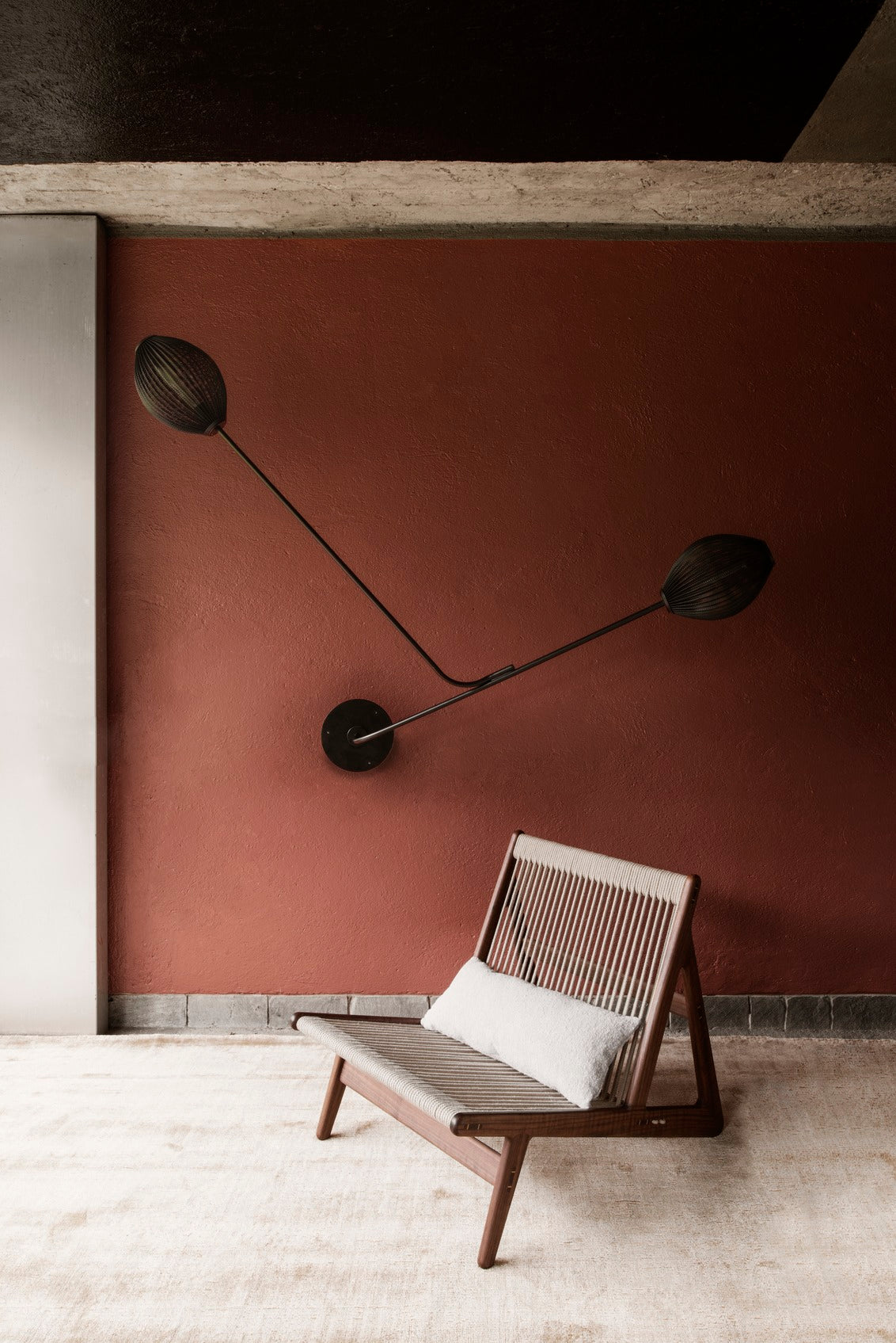 MR01 armchair in walnut wood and linen