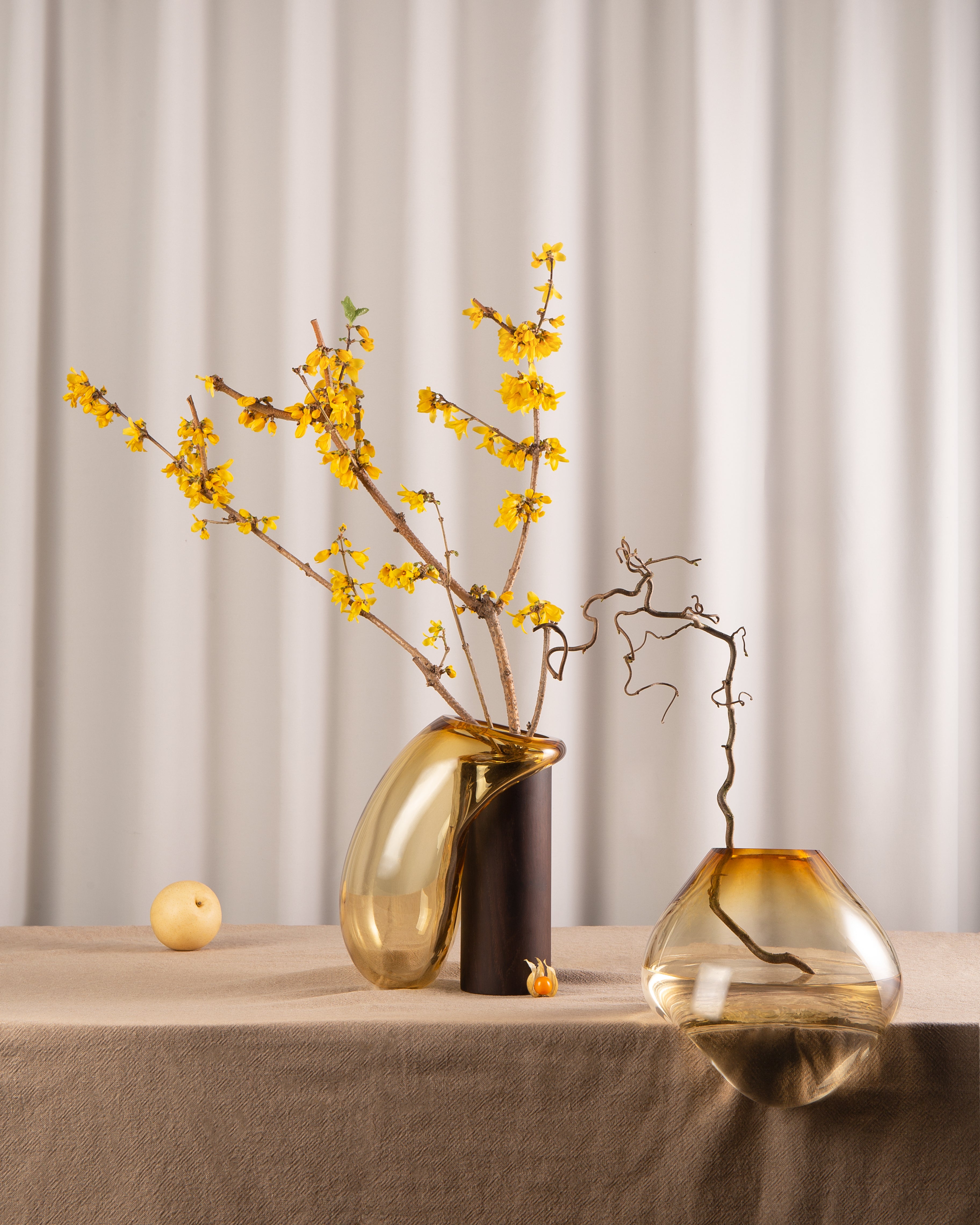 GUTTA BOON amber vase with black