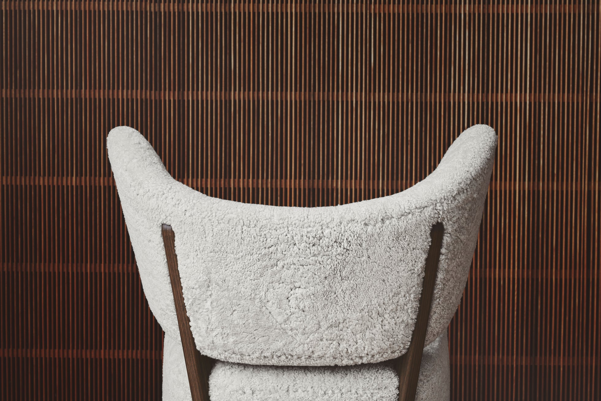 Fotel MY OWN CHAIR skóra owcza z dębową podstawą