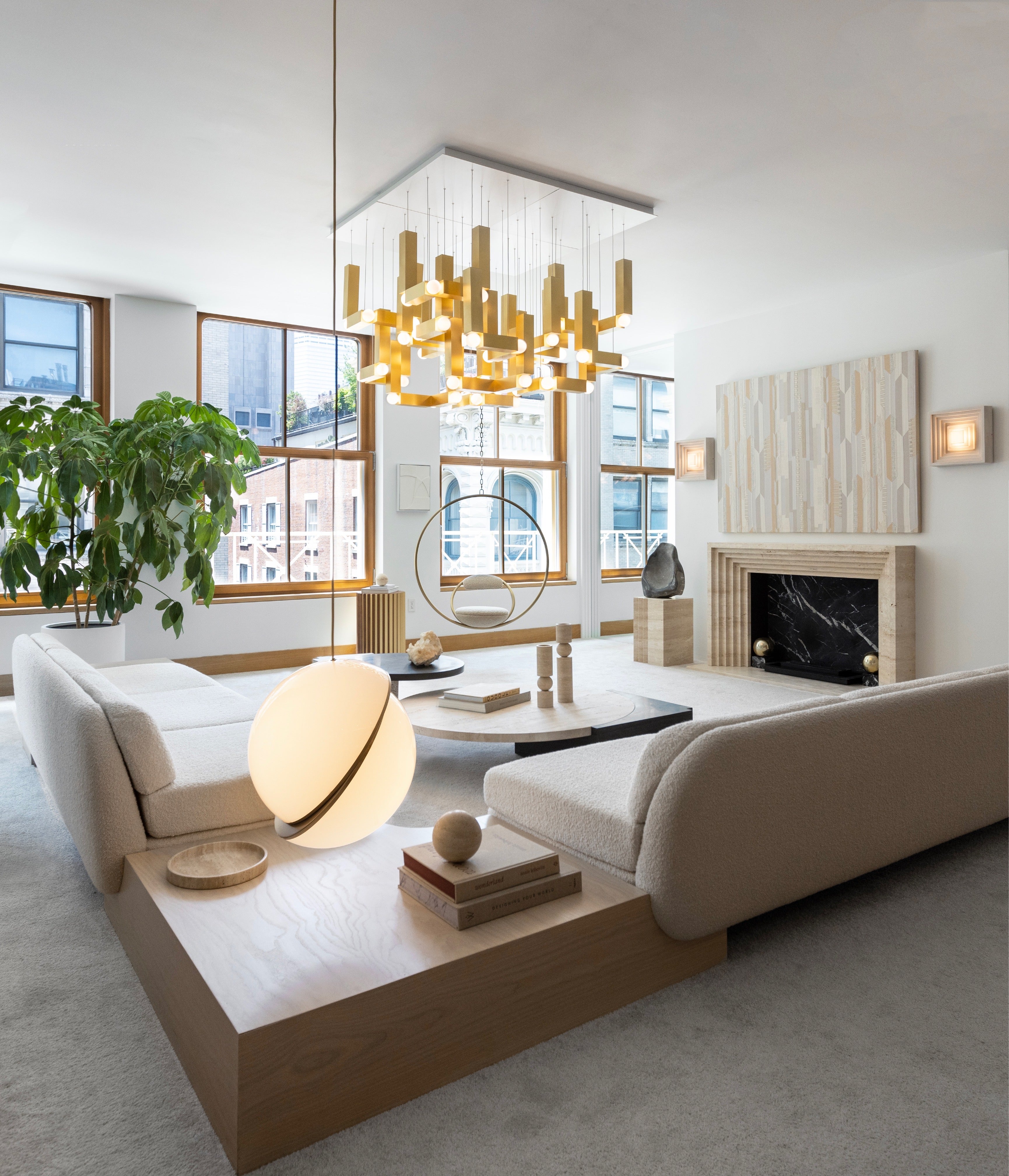 Pendelleuchte VESPER DUO mit opalisiertem Schirm und goldener Veredelung