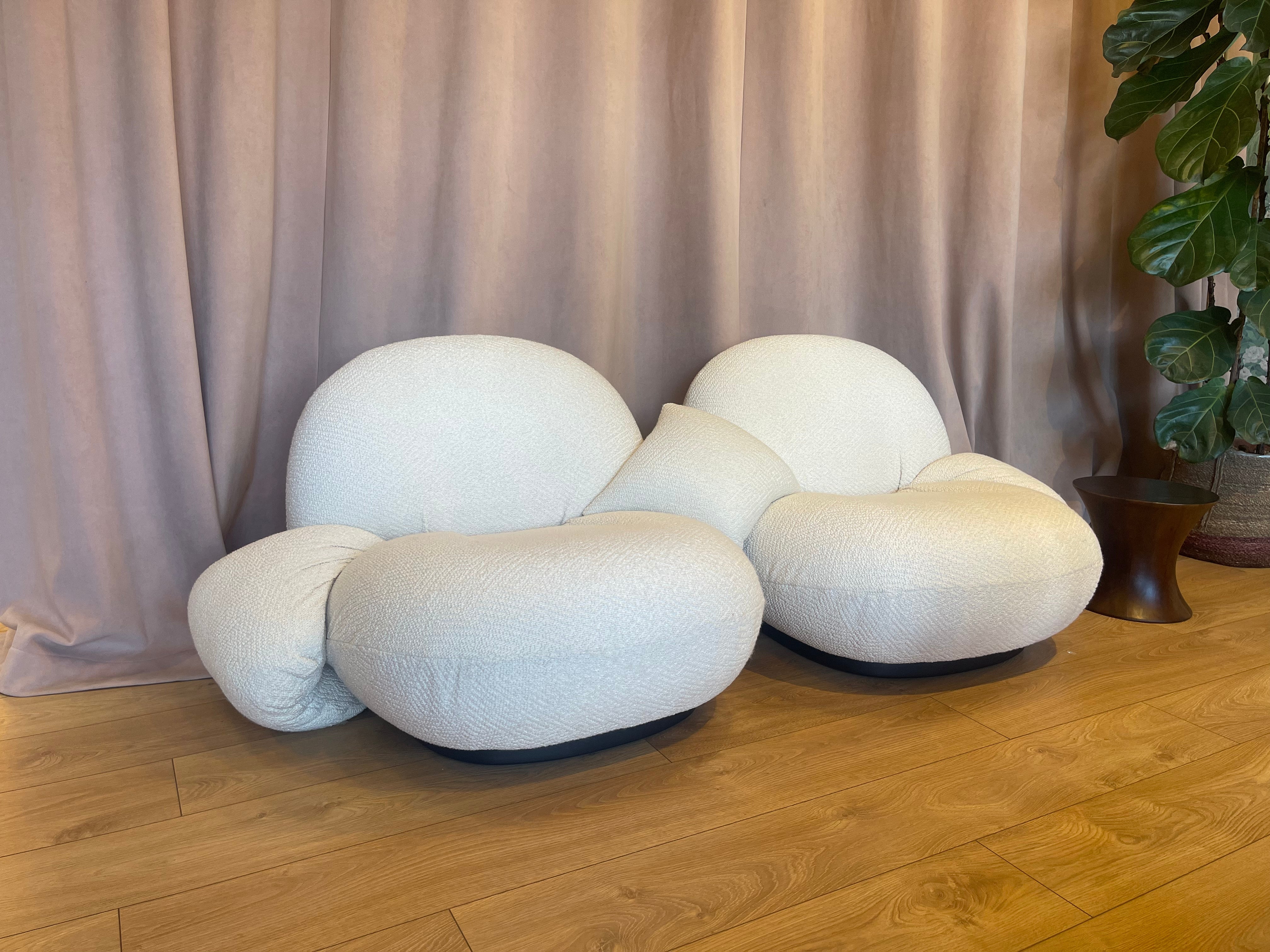 Sofa 2-sitzig PACHA weiß mit schwarzem Gestell - Ausstellungsstück