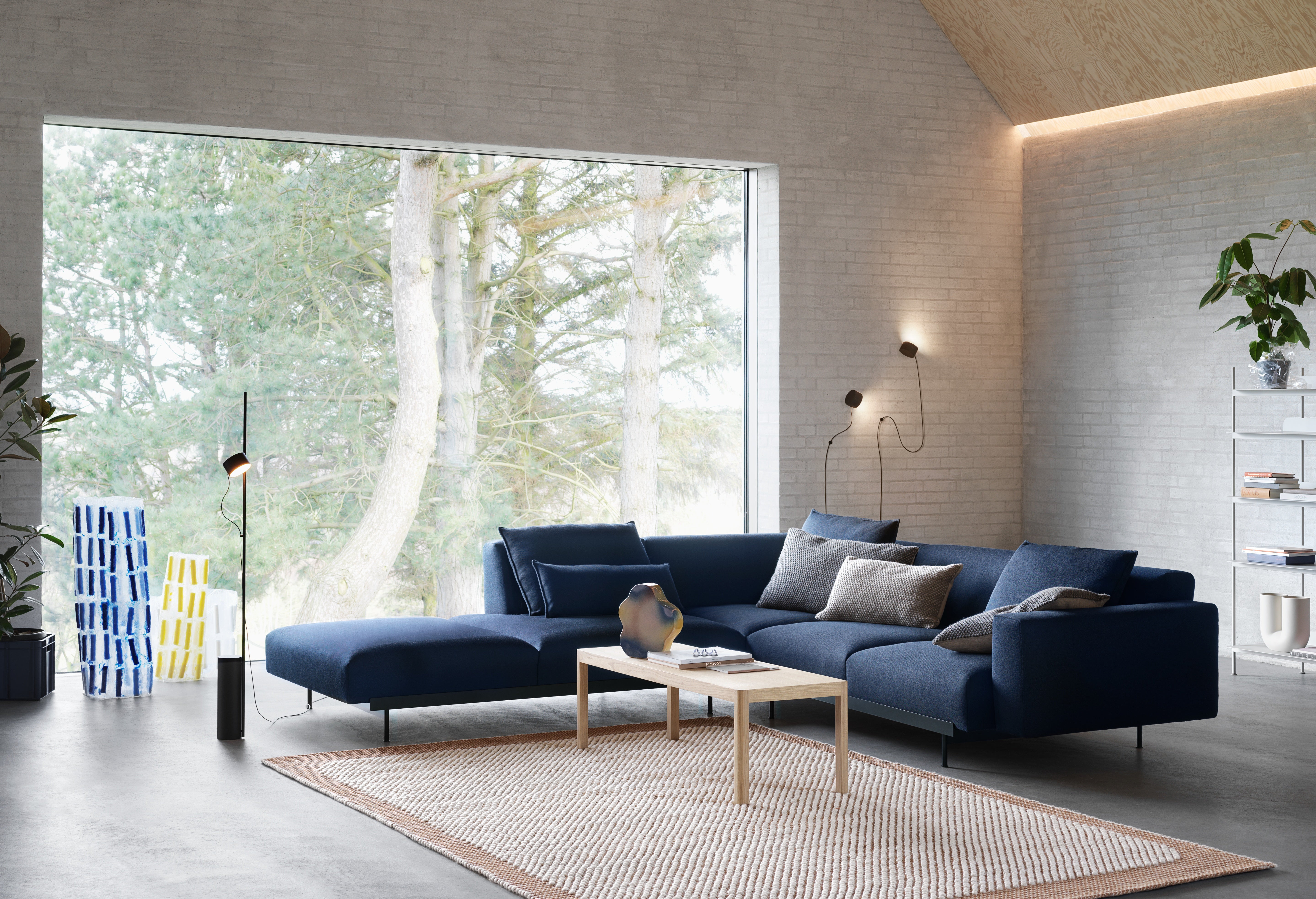 POST Floor Lamp Black