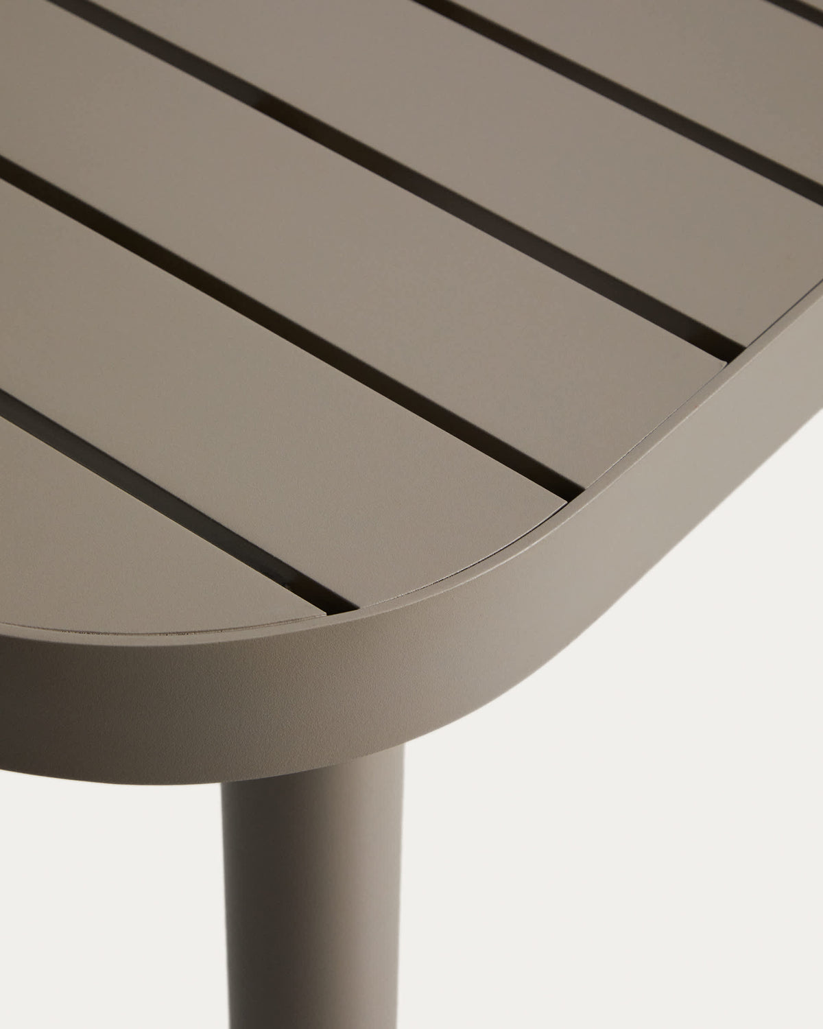 Stół ogrodowy JONCOLS ciemnoszary aluminium – ujęcie 3