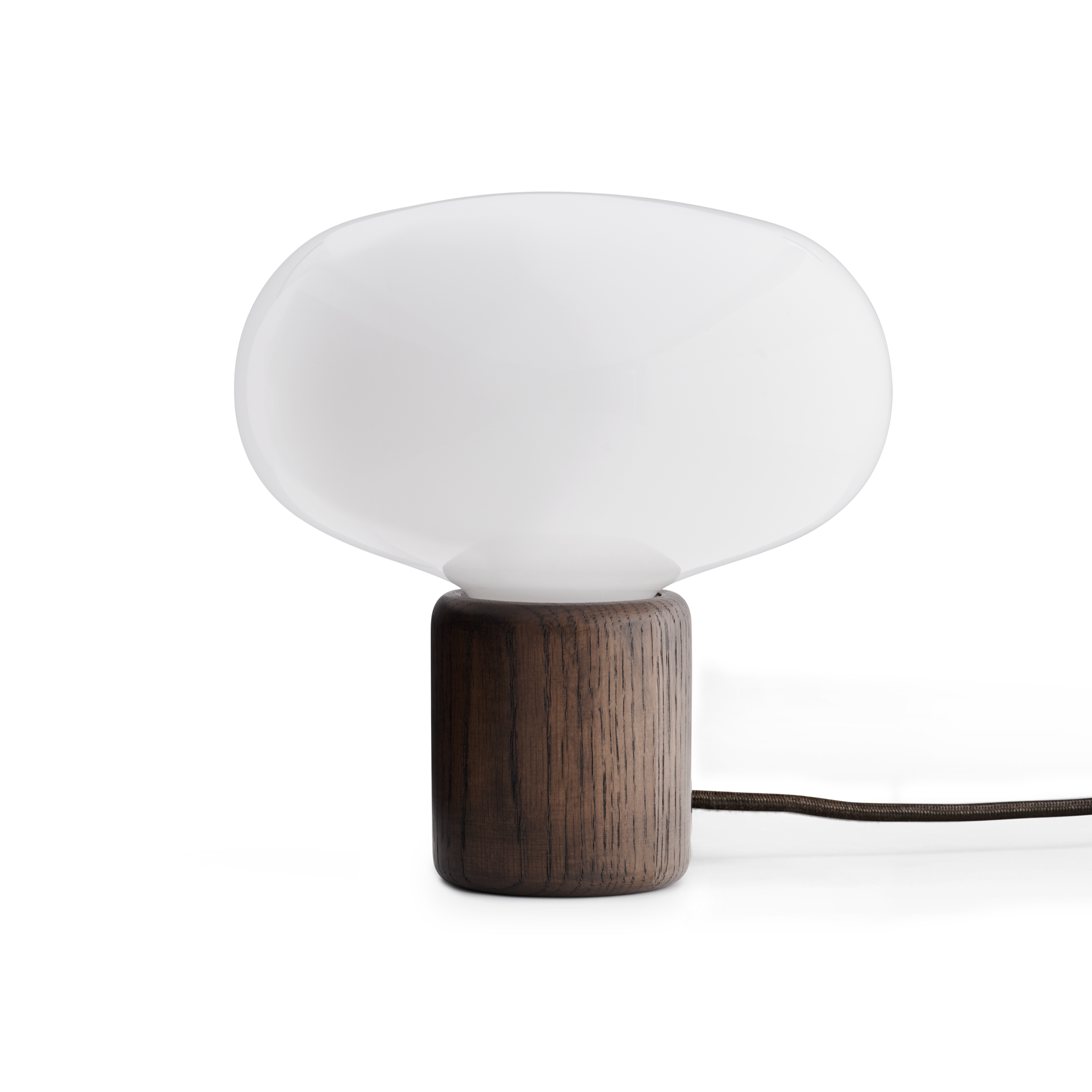 Karl-Johan Tischlampe Schillerner Glas mit einer geräucherten Eichenbasis