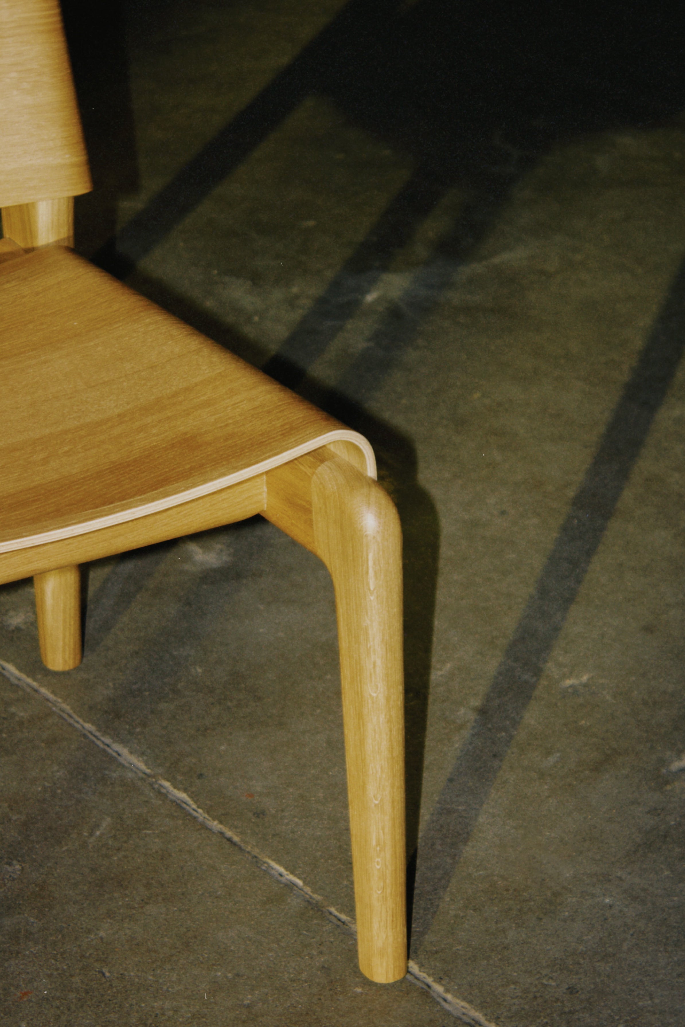UNDIA Chair in Oak Wood