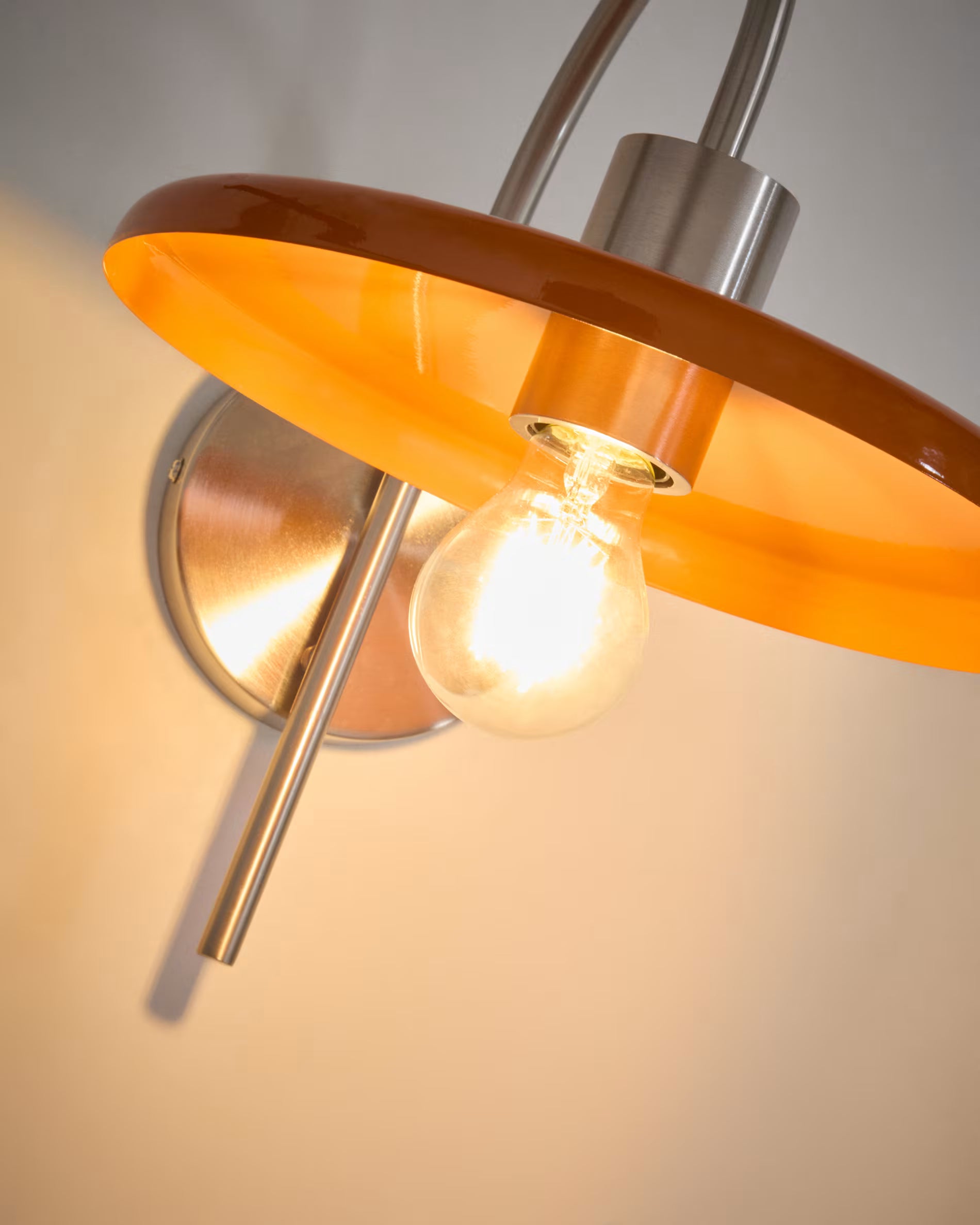 Wandleuchte NUVIRA orange mit Silber