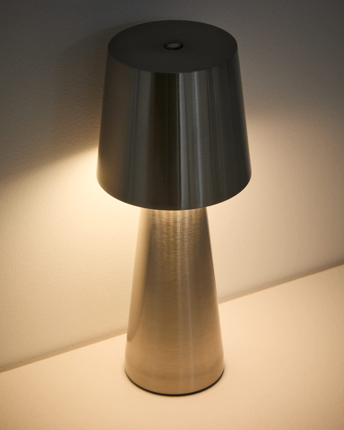 Lampa stołowa przenośna ARENYS srebrny połysk – ujęcie 3