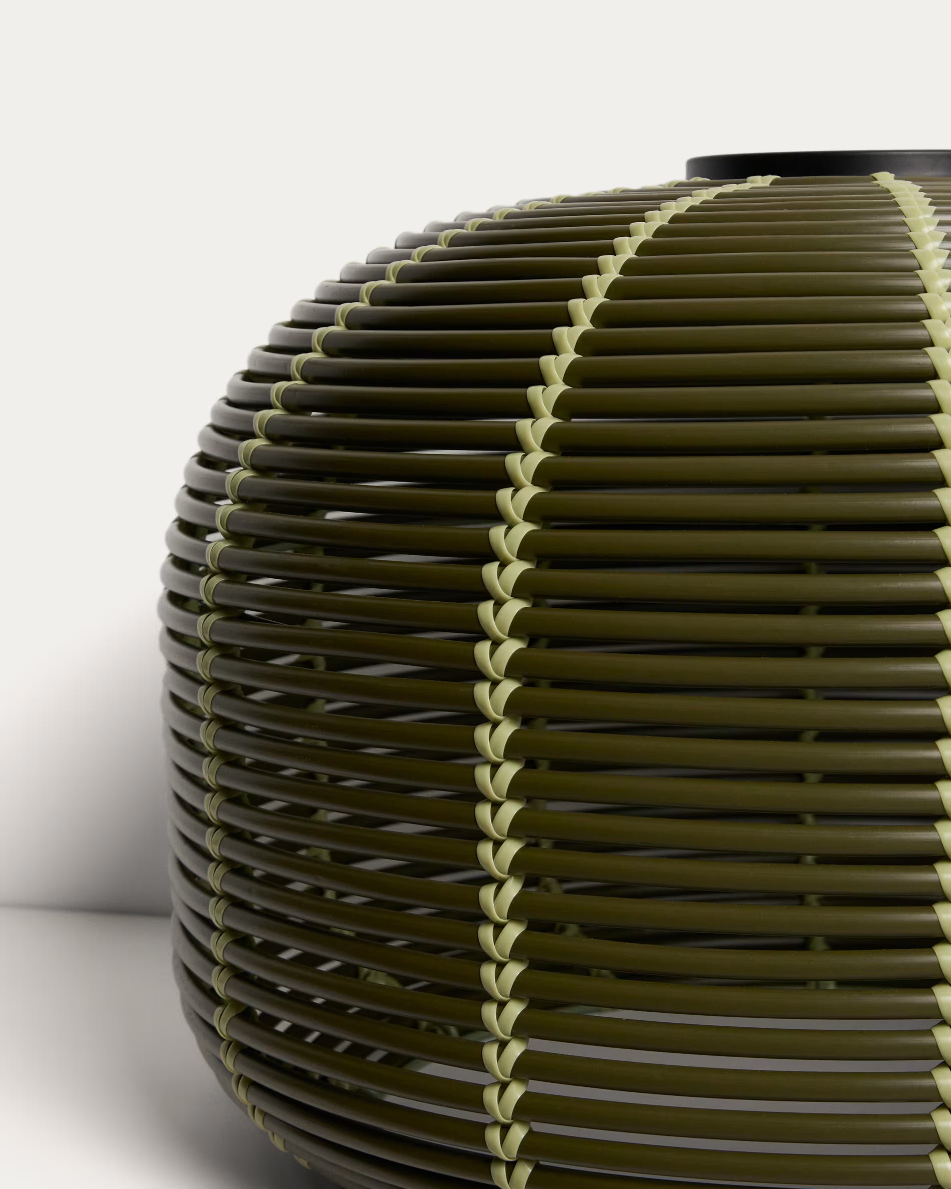 Solar-Gartenlampe GAROINA grüner synthetischer Rattan