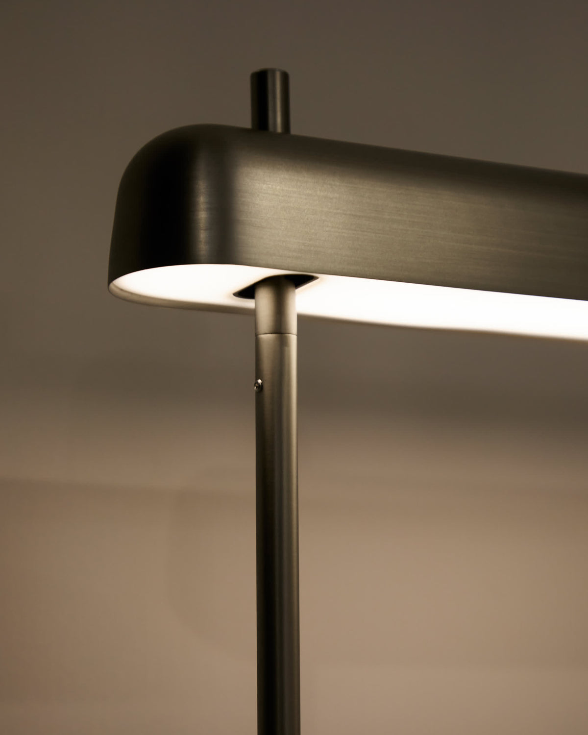 Lampa podłogowa NELAIA szary – ujęcie 3