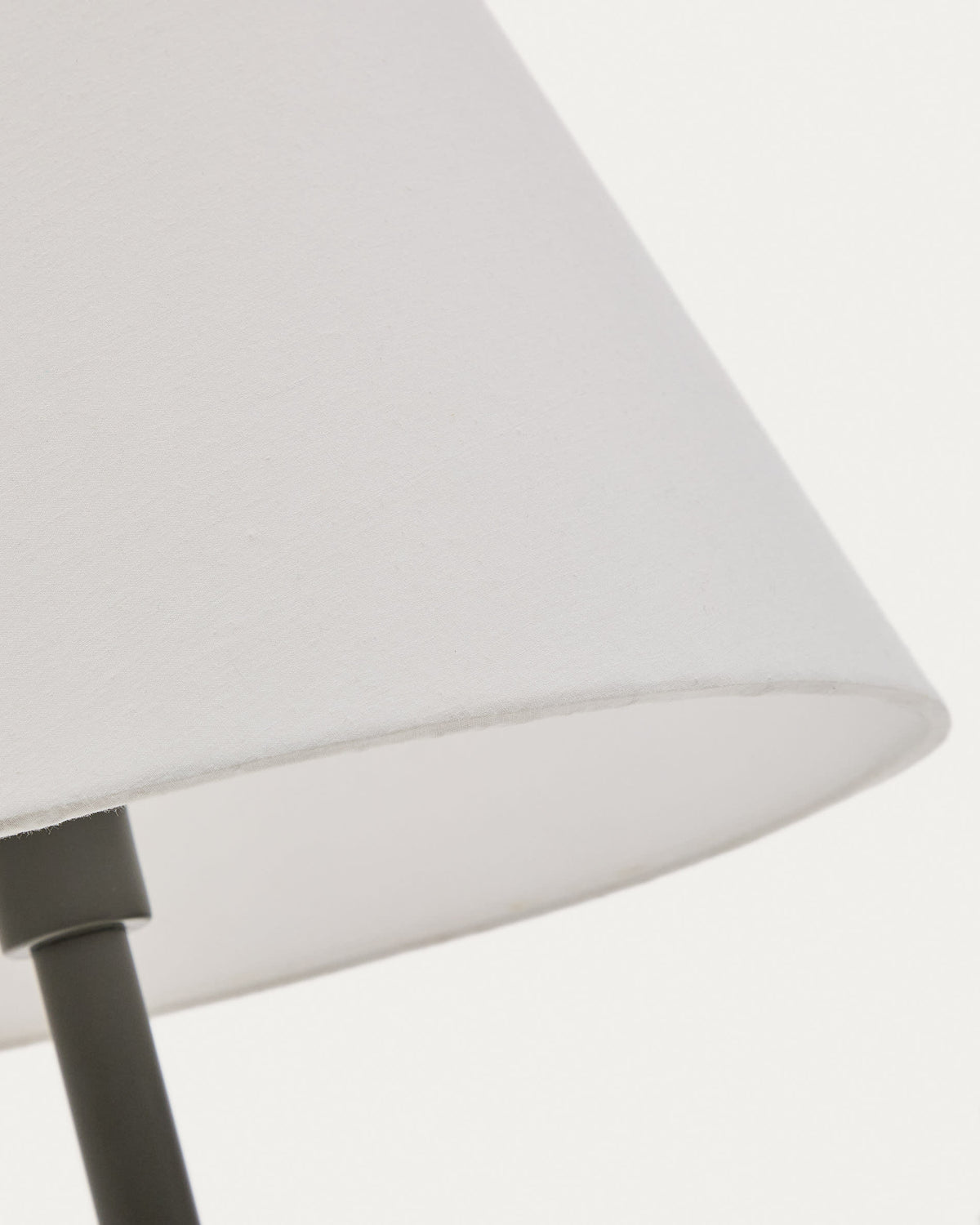 Lampa podłogowa NAVAT zielony metal – ujęcie 5