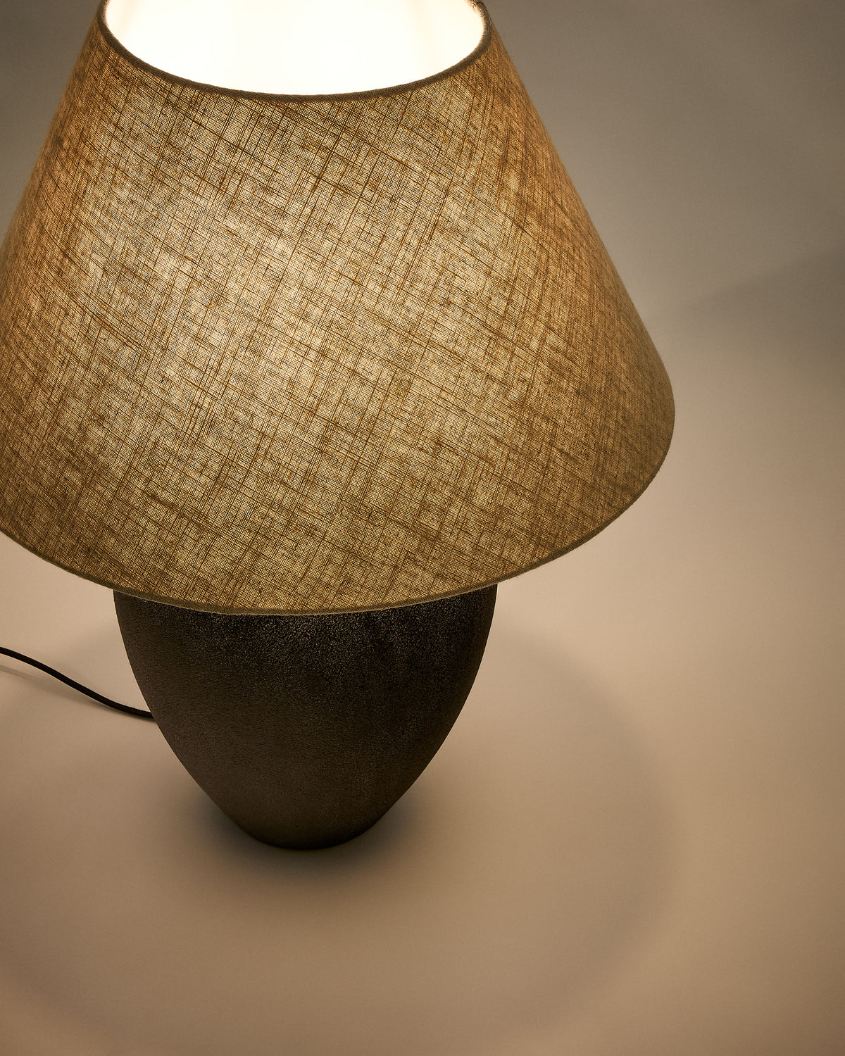 Lampa stołowa MERCADAL czarny ceramika – ujęcie 3