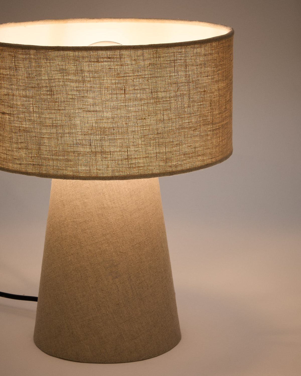 Lampa stołowa ALGAIDA szary z efektem lnu – ujęcie 3