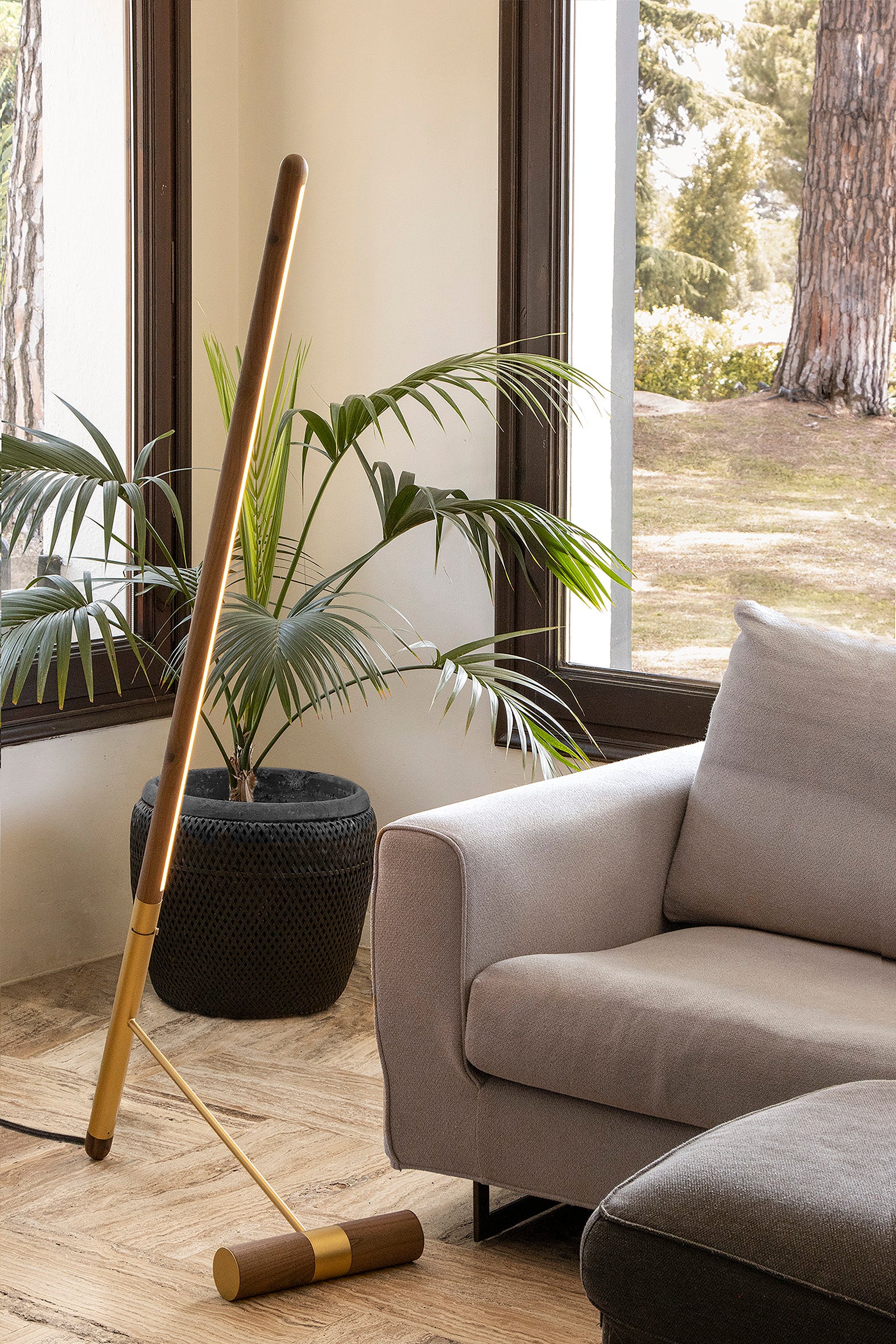 LINEA D Floor Lamp Walnut Wood with Brass Finish