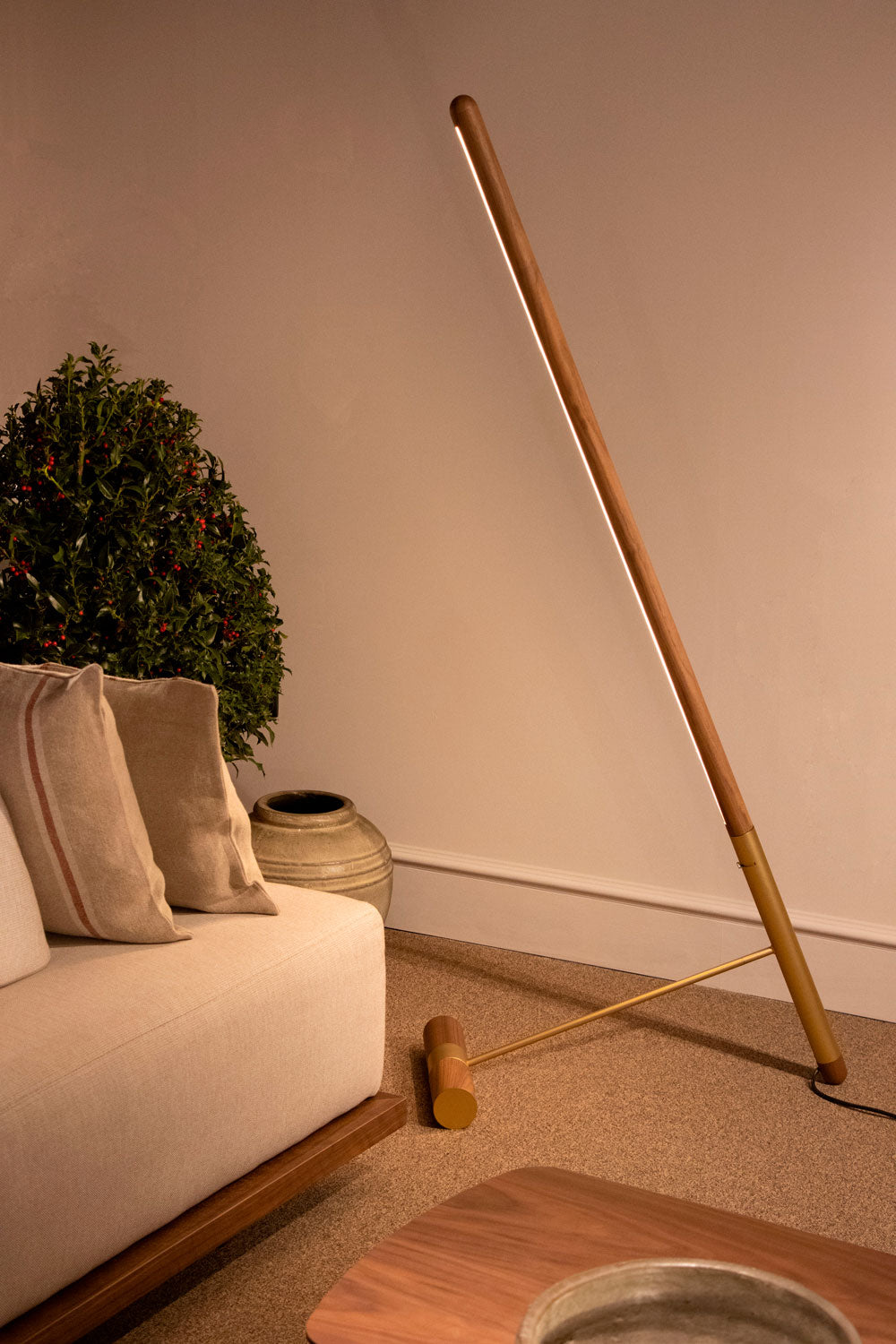 LINEA D Floor Lamp Walnut Wood with Brass Finish