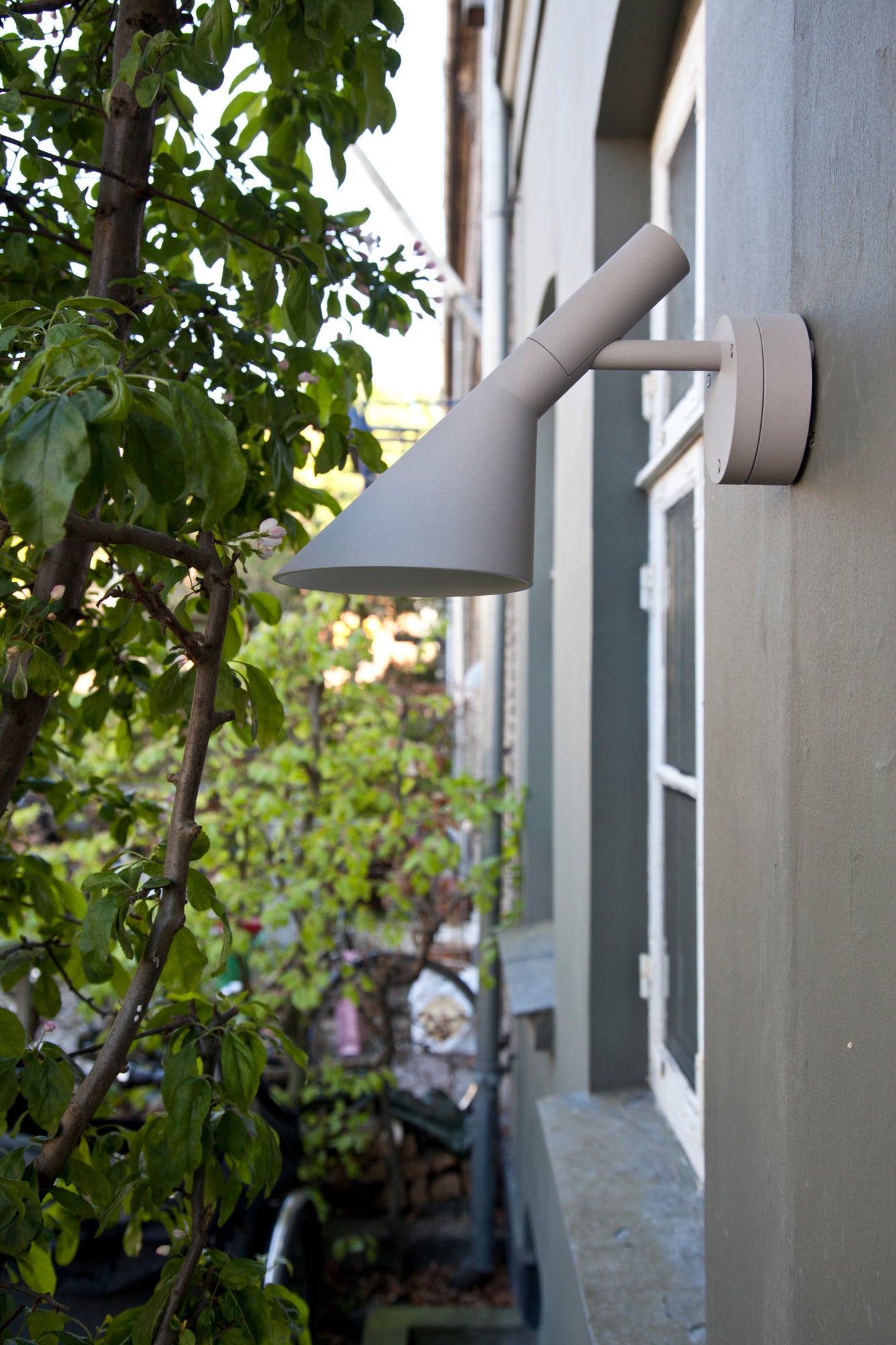 Lampa ścienna zewnętrzna AJ 50 biały