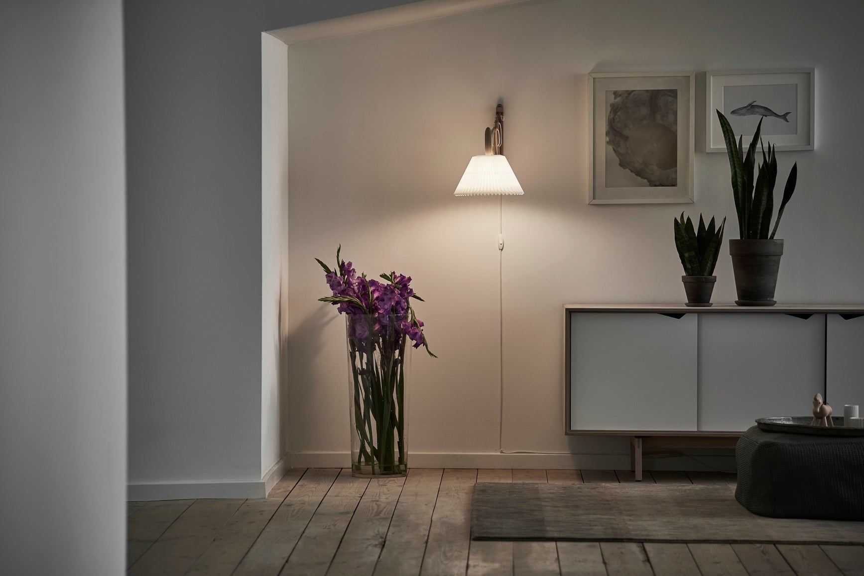 Wall lamp MODEL 223 2/17 SAX white with dark oak base