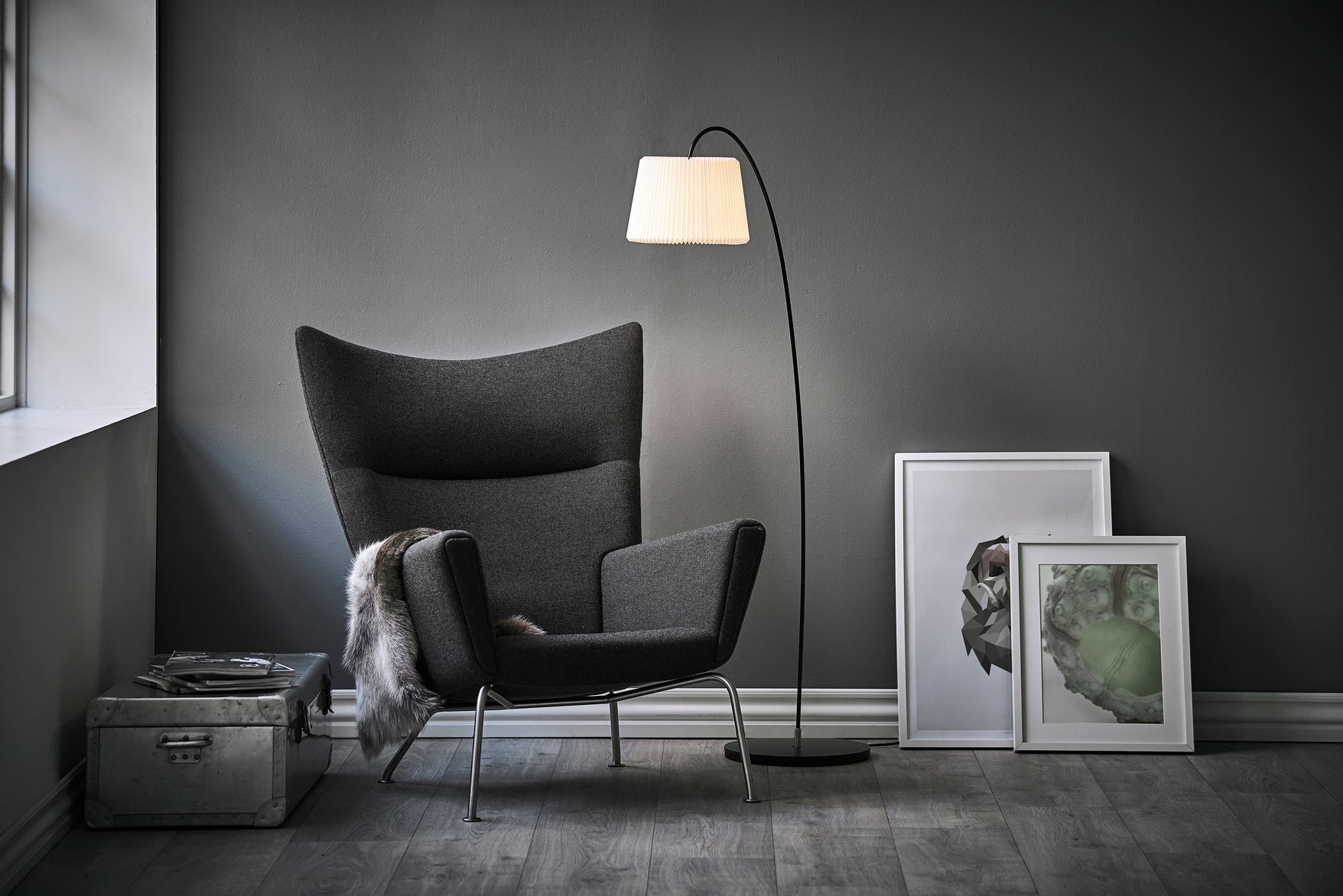 Stehlampe MODELL 320 SCHNEEGLOCKE weiß mit schwarzem Fuß