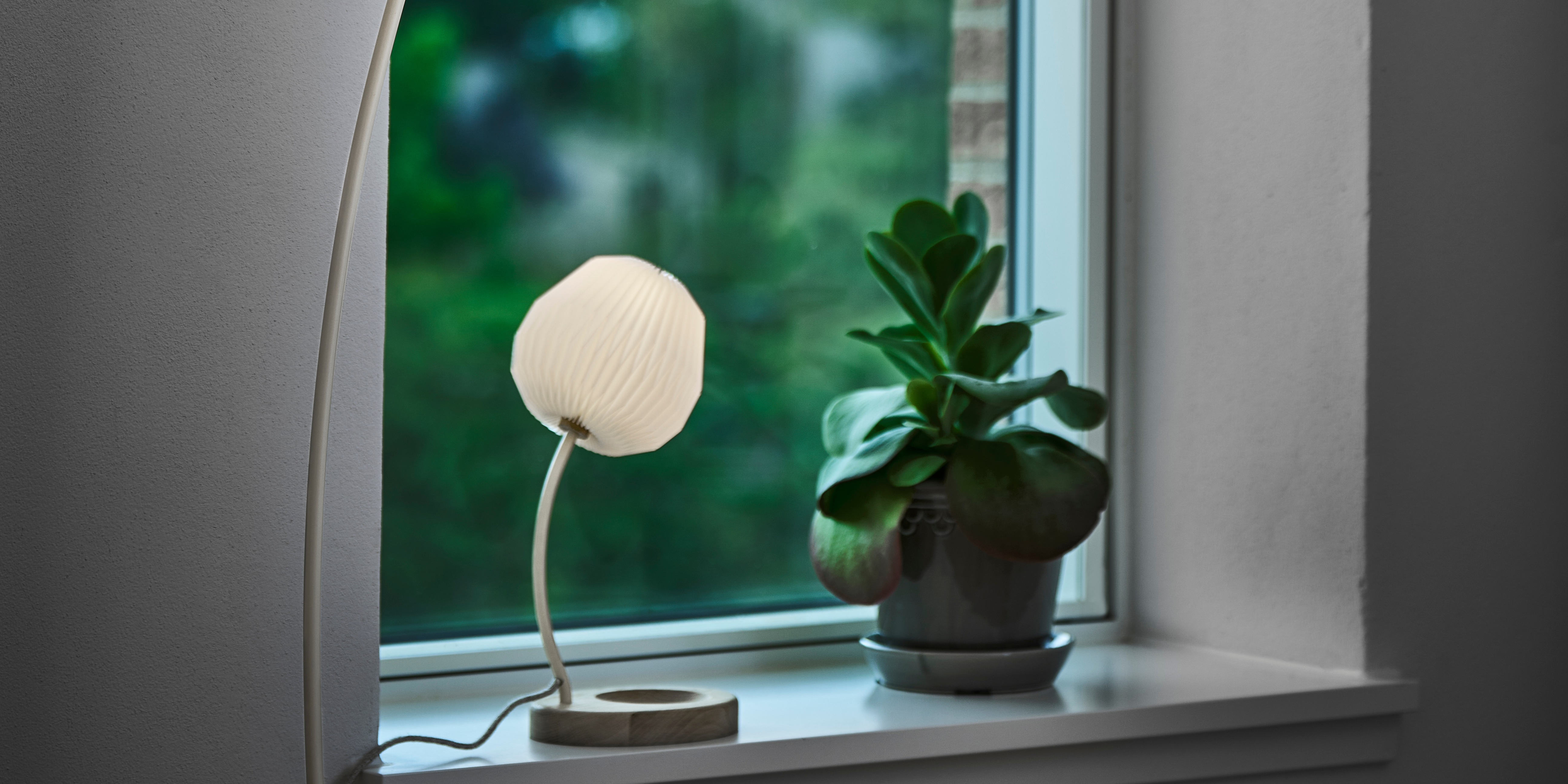 Tischlampe MODELL 328 weiß mit Eichenbasis