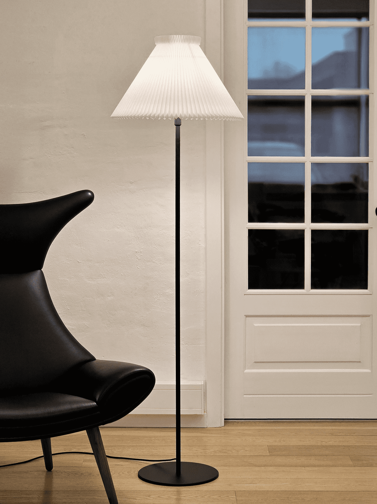 Floor lamp MODEL 334 blue with black base