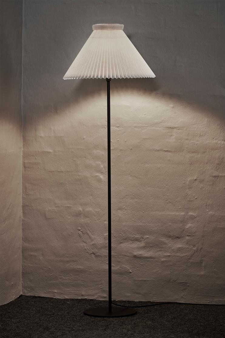 Floor lamp MODEL 334 white with black base