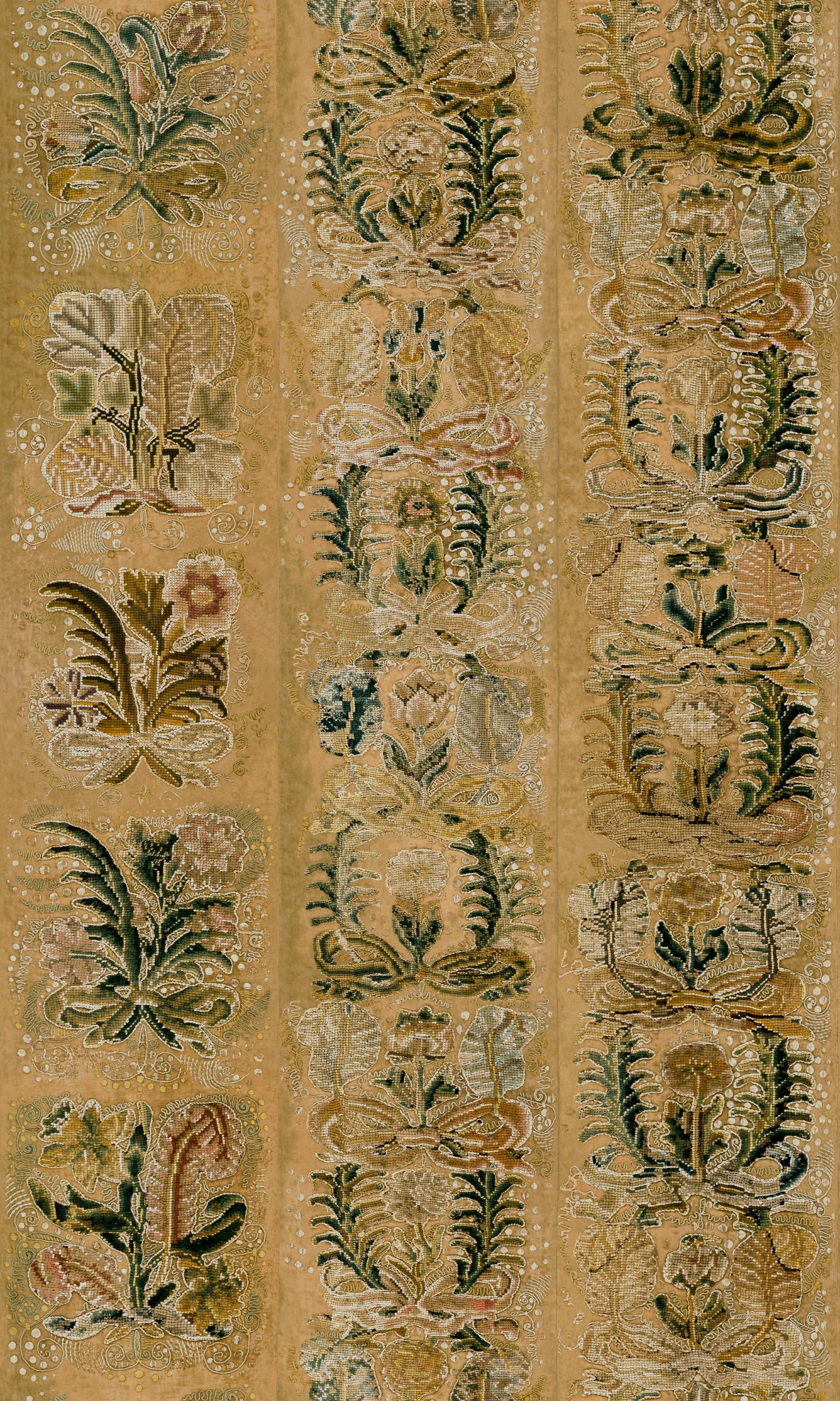 Textile wallpaper with a plant motif ORNAMENT gold with green