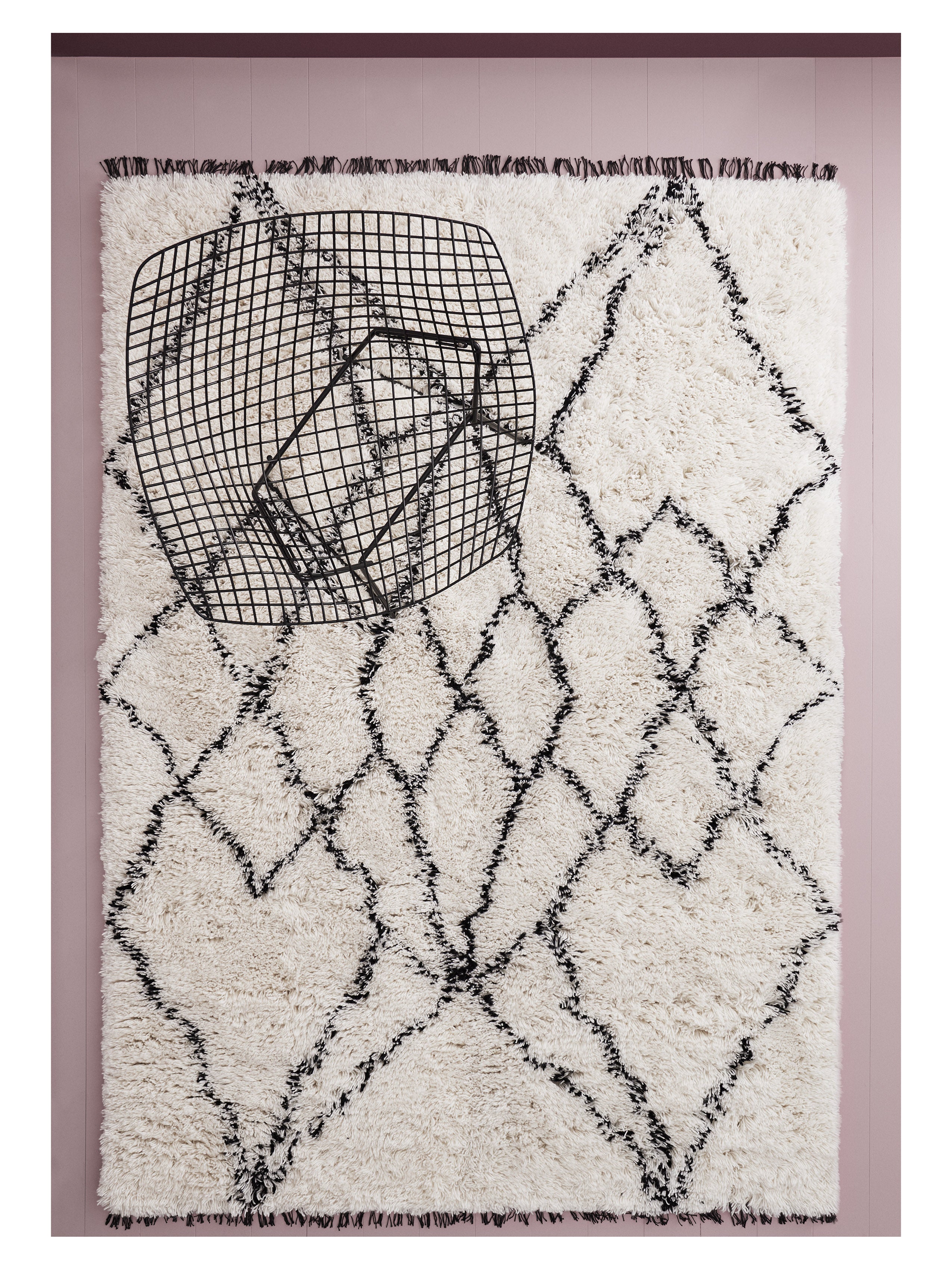 RUFFLE rug white with black pattern
