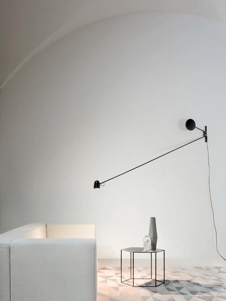 Counterbalance wall lamp black