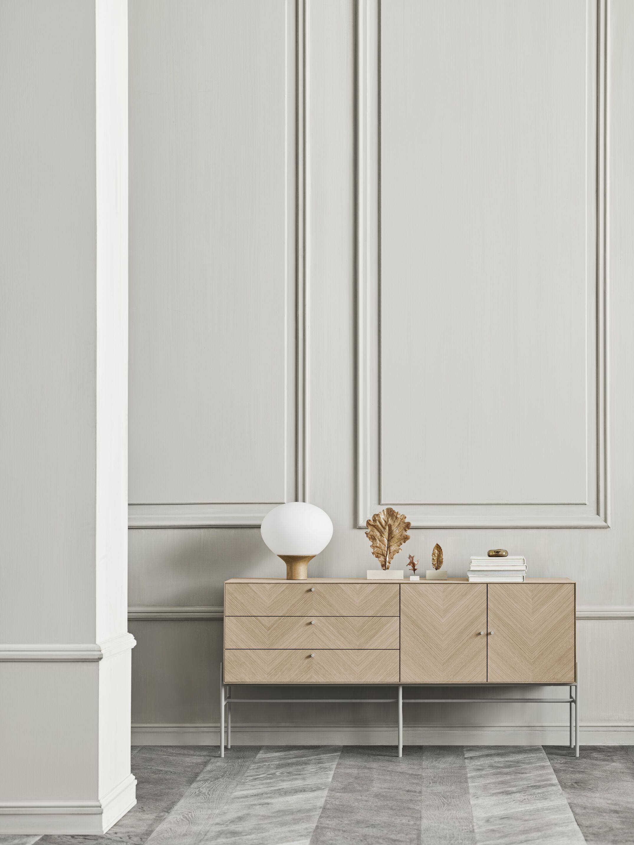 Luxe Sideboard schwarzes Eichenholz mit einer schwarzen Basis