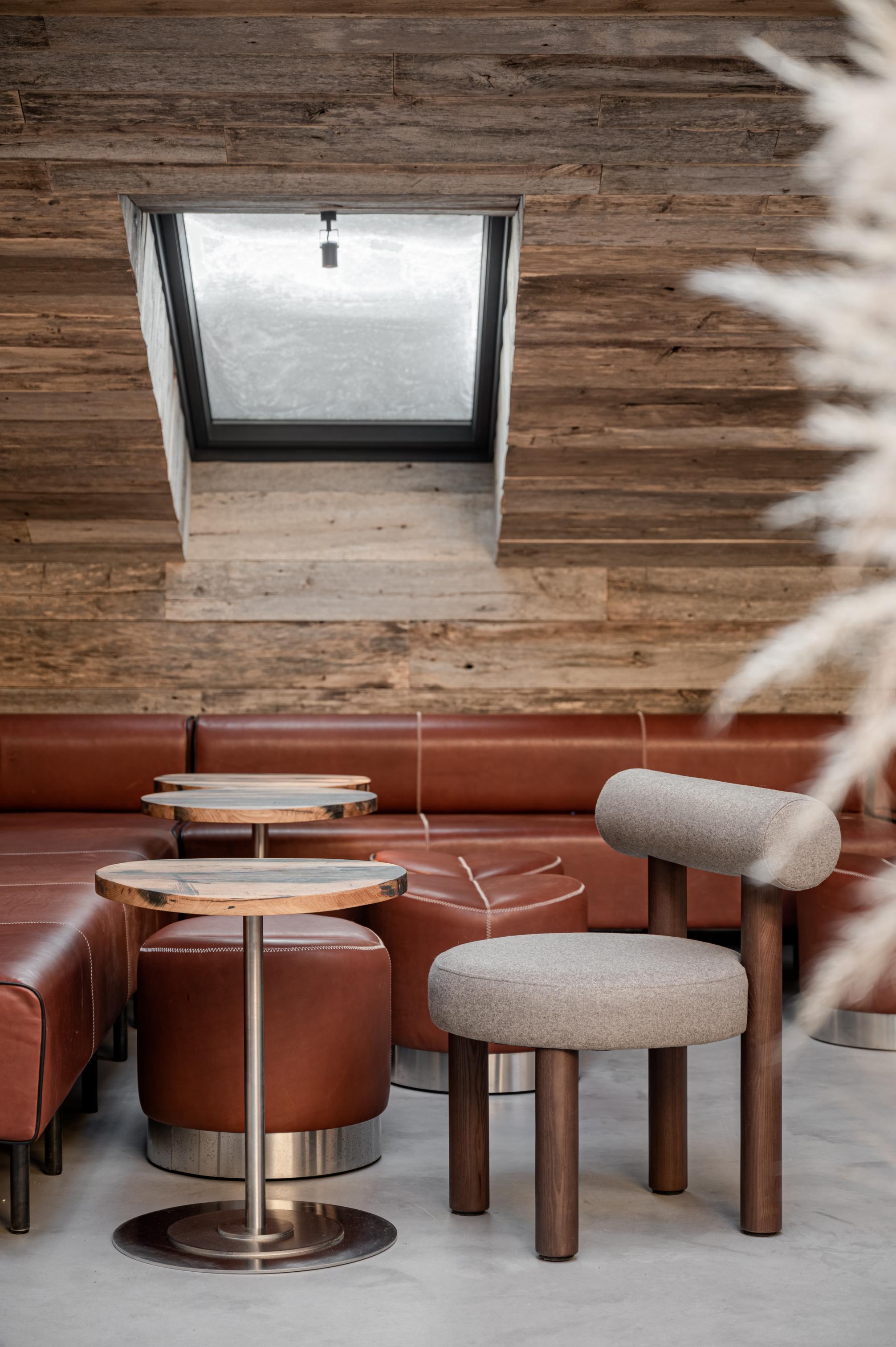 Polsterstuhl GROPIUS CS2 mit Holzgestell