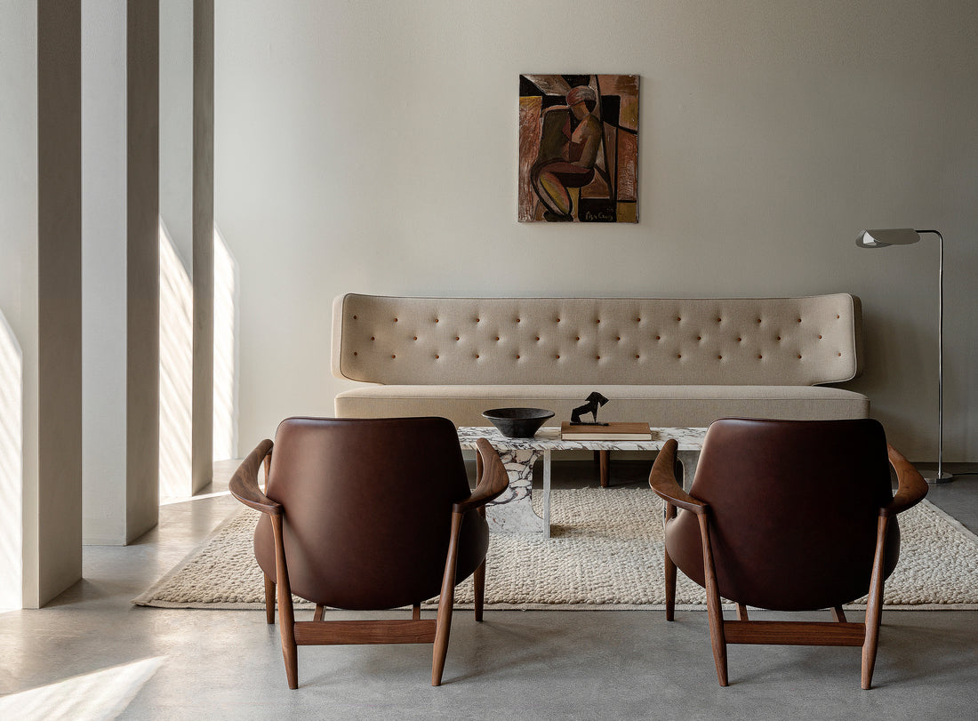 ELIZABETH armchair in cognac leather with oak base [Julia]