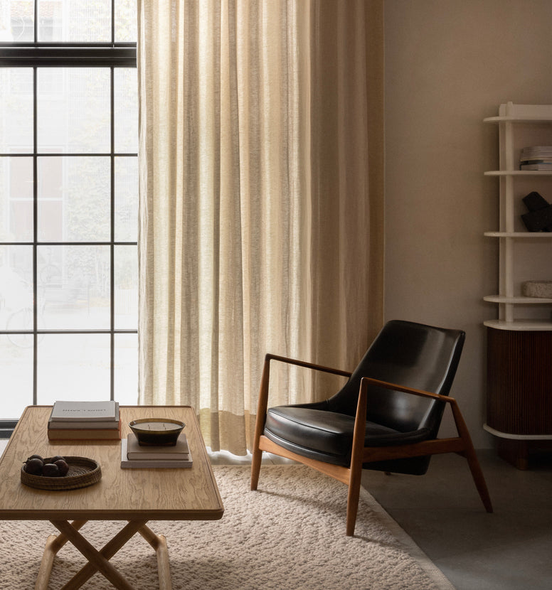THE SEAL gray armchair with oak base [Julia]