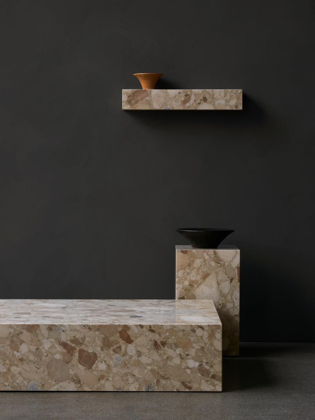 Wandregal PLINTH sandstein