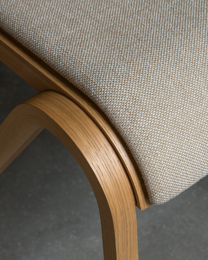 Stuhl READY beige Boucle mit dunklem Eichenfuß