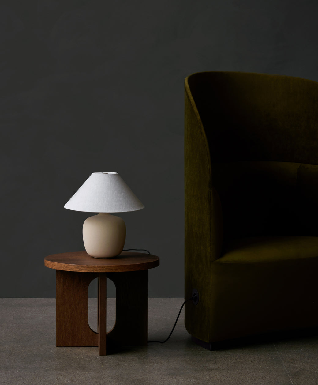 ANDROGYNE walnut veneer side table