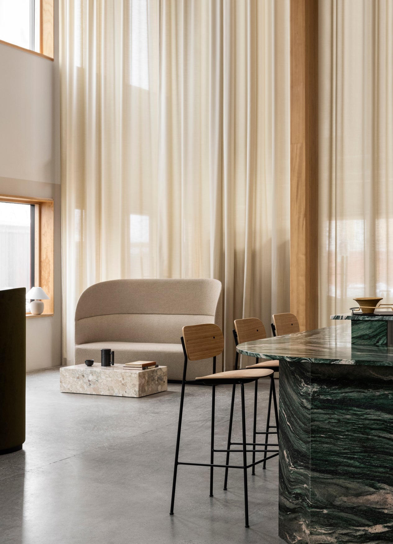 Sofa z wysokim oparciem TEAROOM brązowy