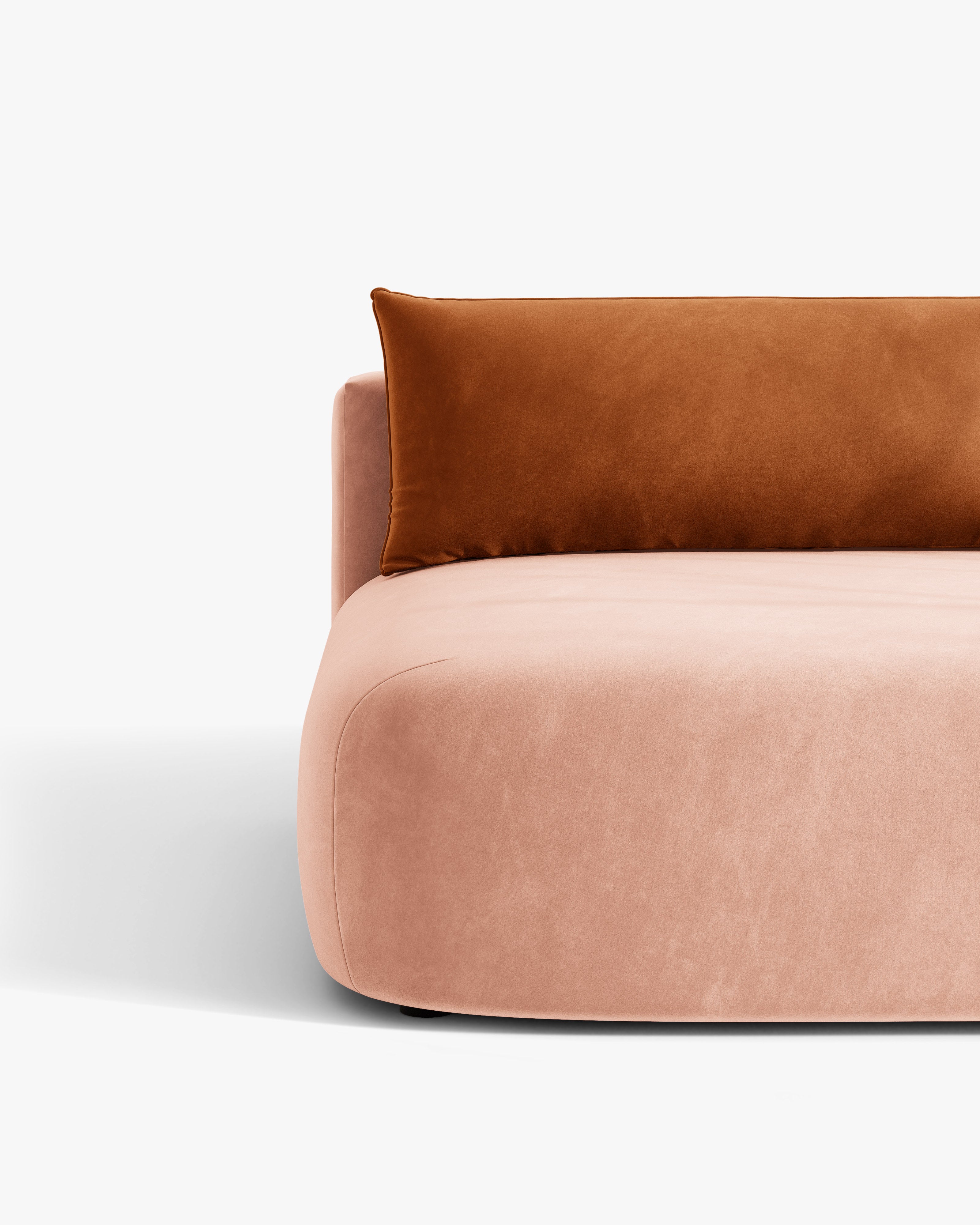 Sofa für 3 Personen aus Samt mit Schlaf-Funktion HENA in Rosa mit Ziegel-farbenen Kissen