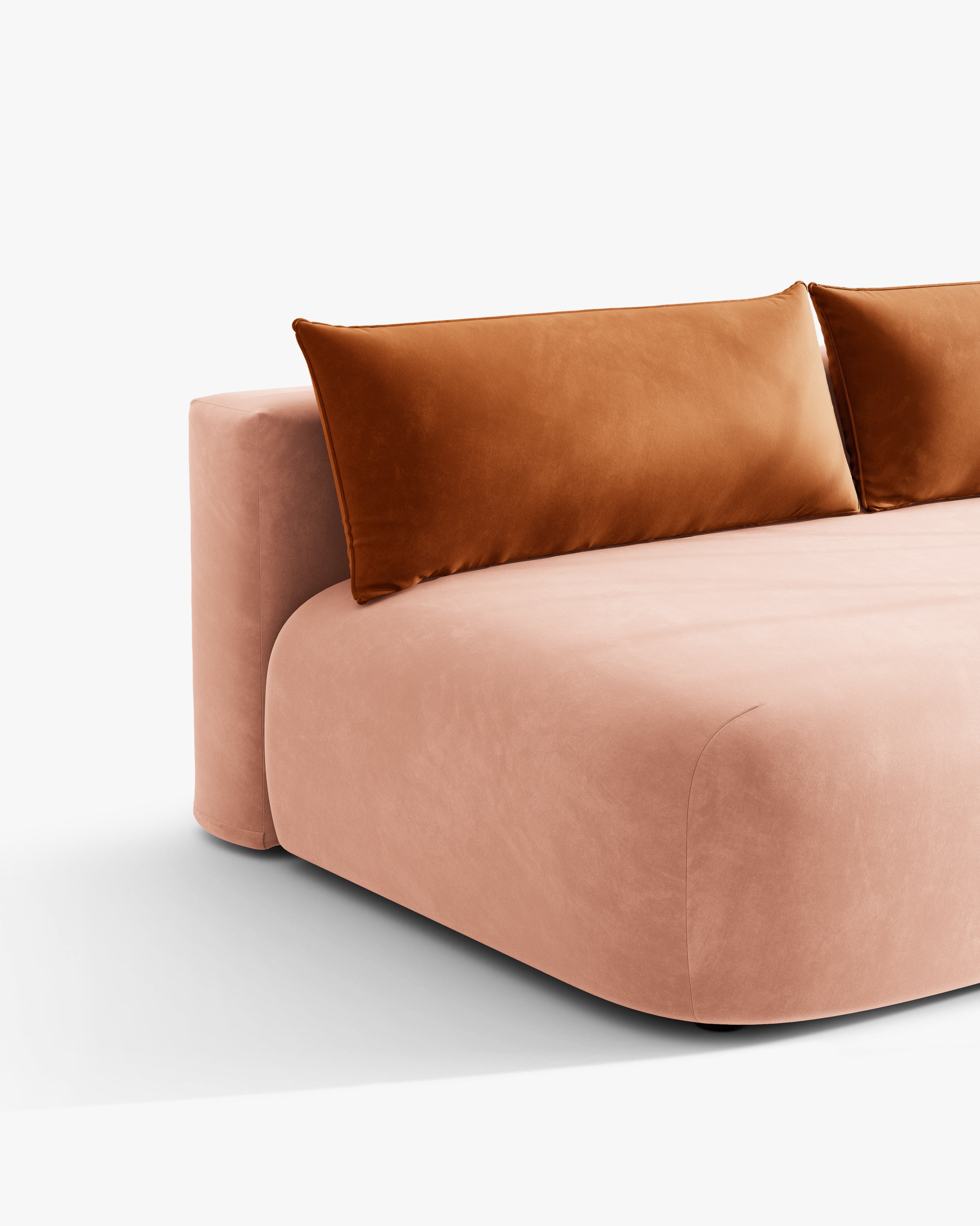 Sofa für 3 Personen aus Samt mit Schlaf-Funktion HENA in Rosa mit Ziegel-farbenen Kissen