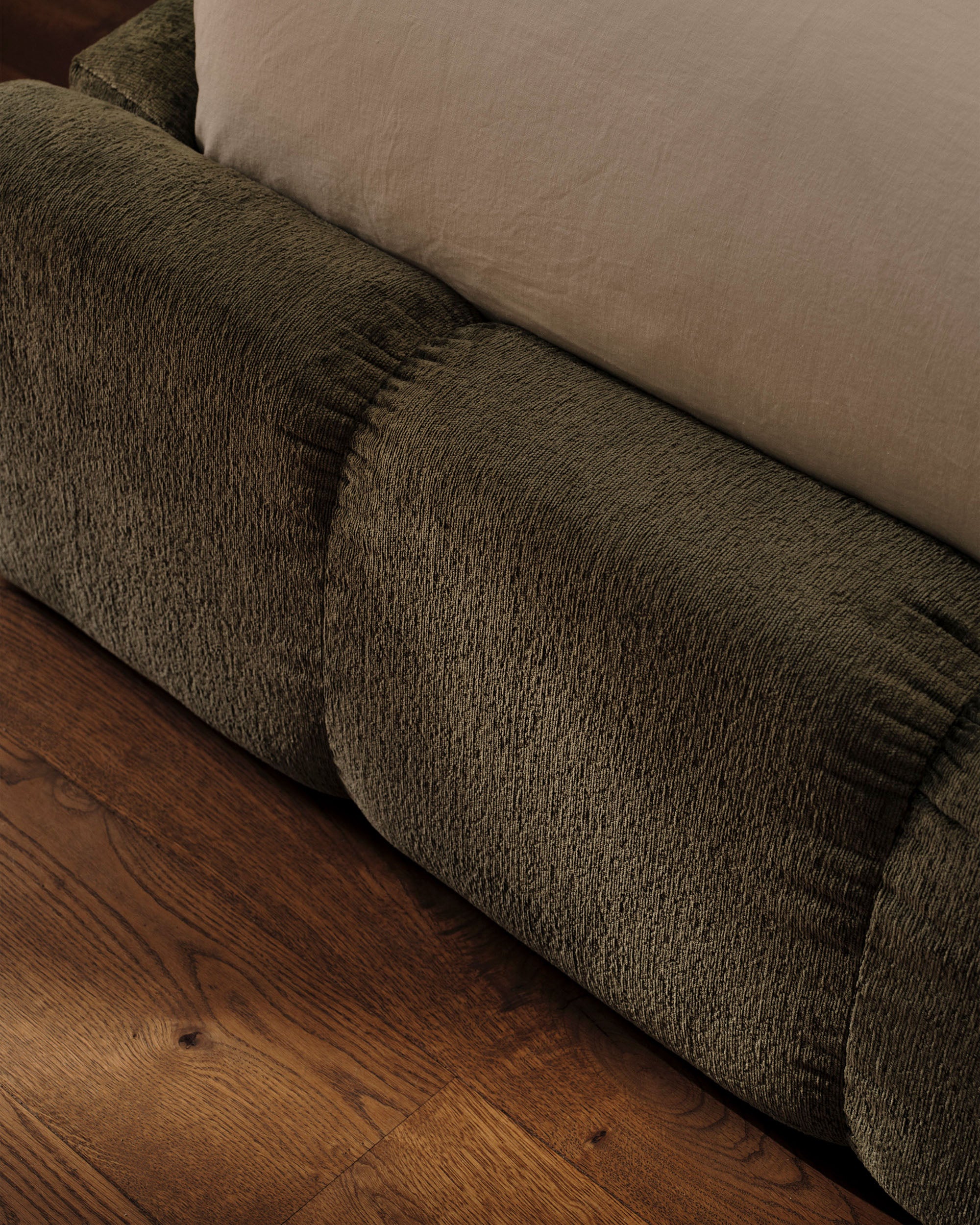 Bett mit Bettkasten LUPINE schwarzes Boucle