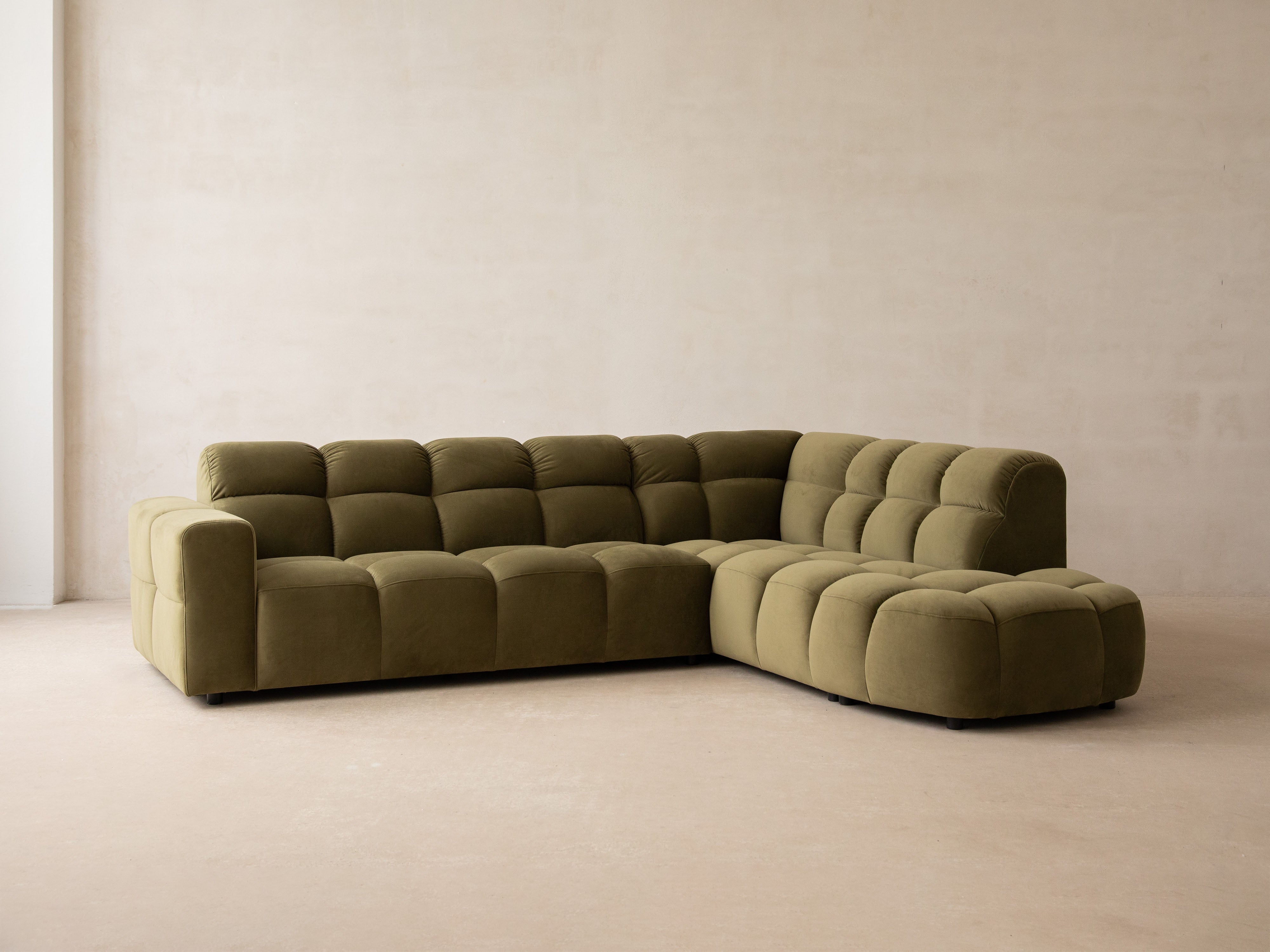 Left-facing velvet corner sofa LISA dark gray [Monika] [Julia spr]