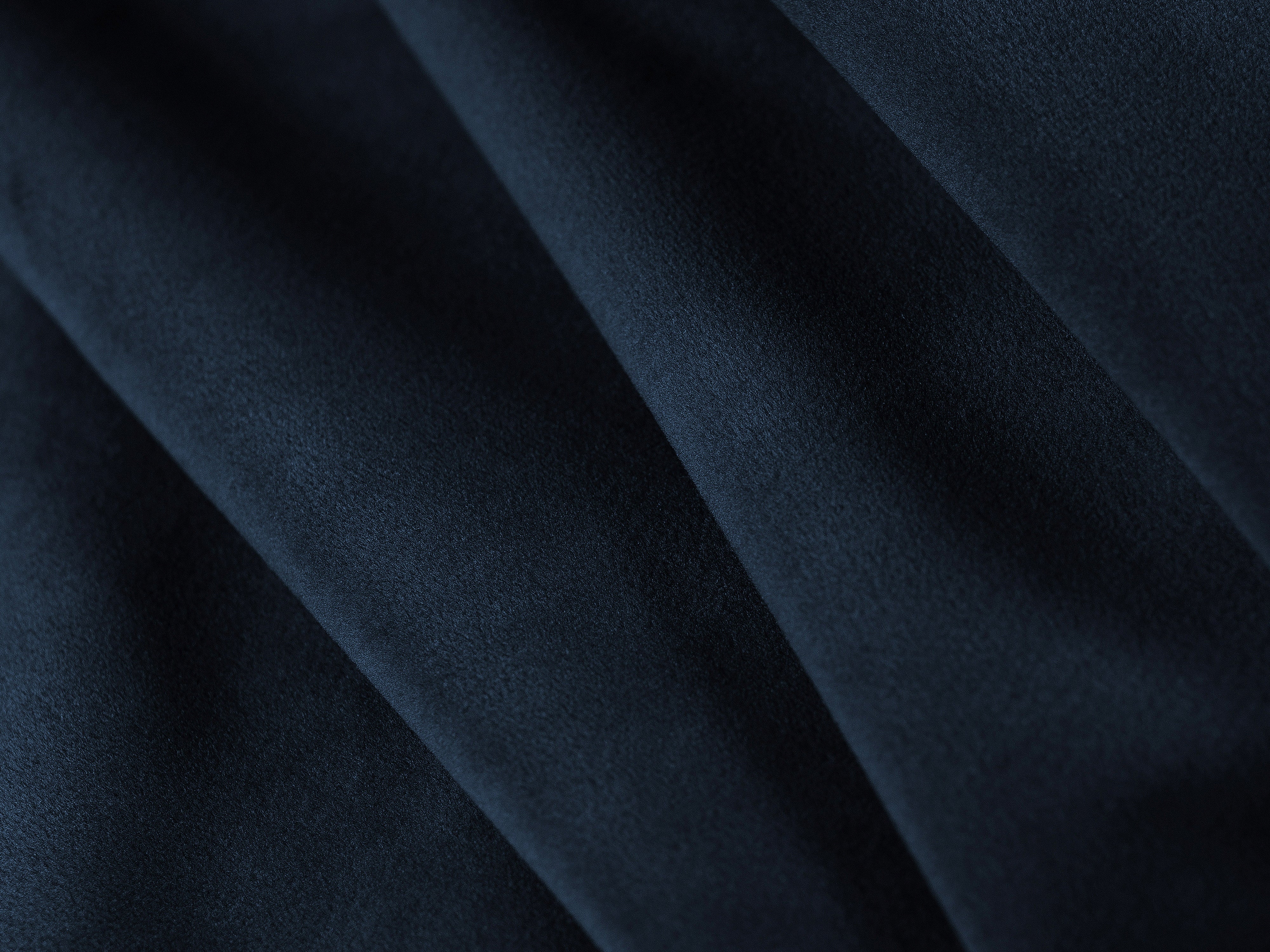 Rechtsseitige L-förmige Samt-Couch BEMY in königsblau