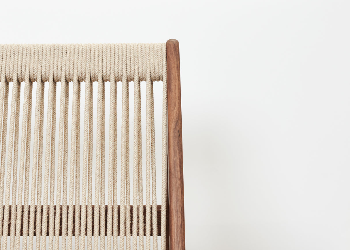 MR01 armchair in walnut wood and linen