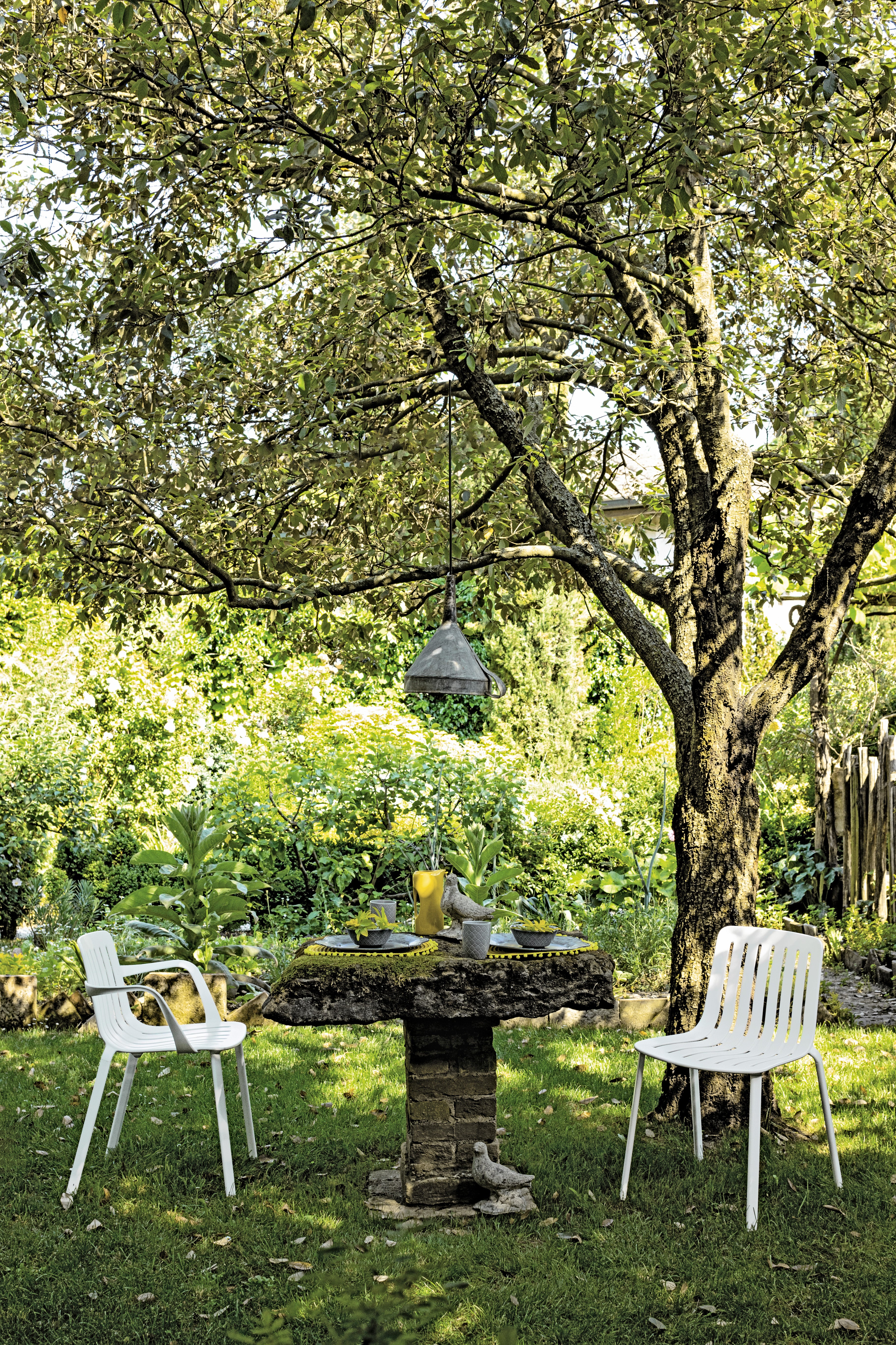 External chair with plato gray armrests