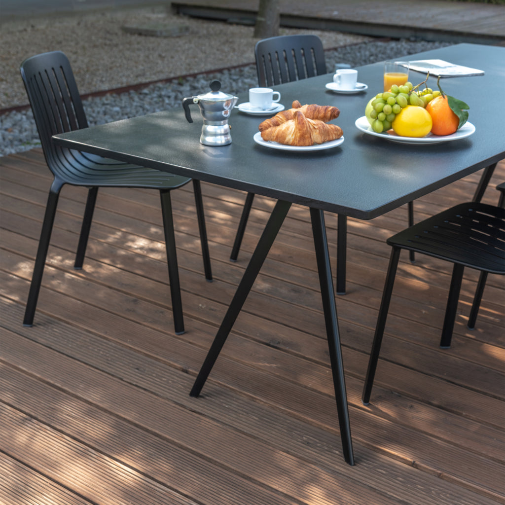 BAGUETTE Tisch mit schwarzem Aluminiumgestell
